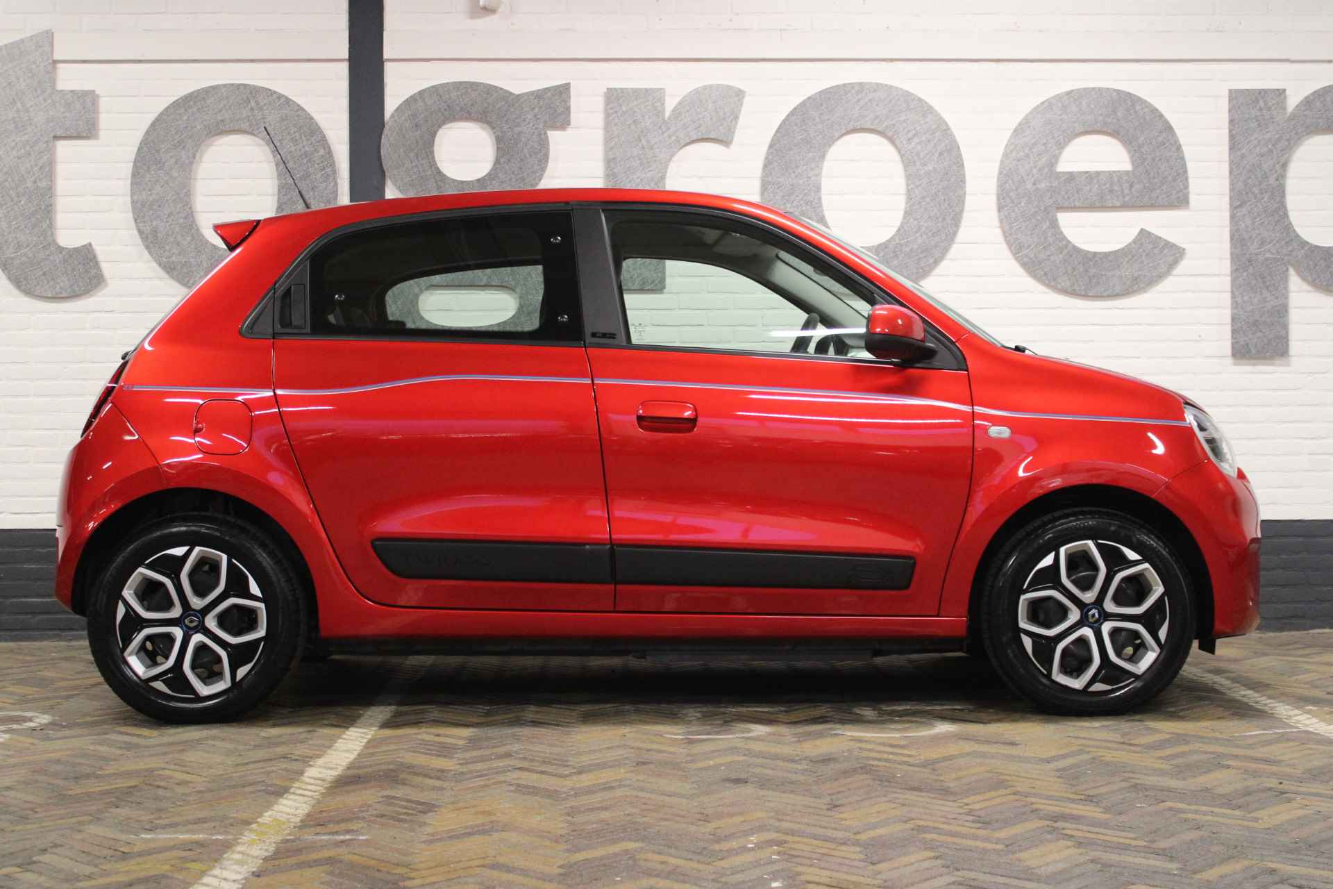 Renault Twingo Z.E. R80 Collection | Incl. 12 maanden garantie | €2.000.- subsidie mogelijk | Cruise control | Climate control | Rijklaar | Navigatie | Bluetooth | DAB radio | - 20/46