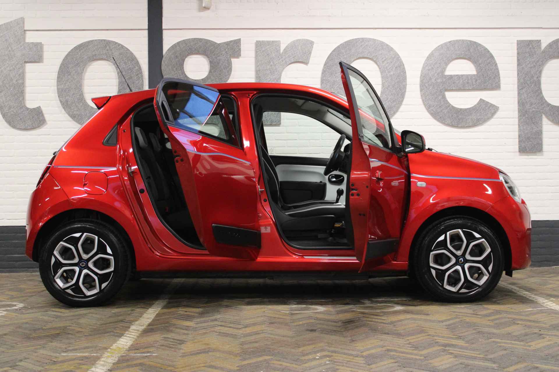 Renault Twingo Z.E. R80 Collection | Incl. 12 maanden garantie | €2.000.- subsidie mogelijk | Cruise control | Climate control | Rijklaar | Navigatie | Bluetooth | DAB radio | - 21/46