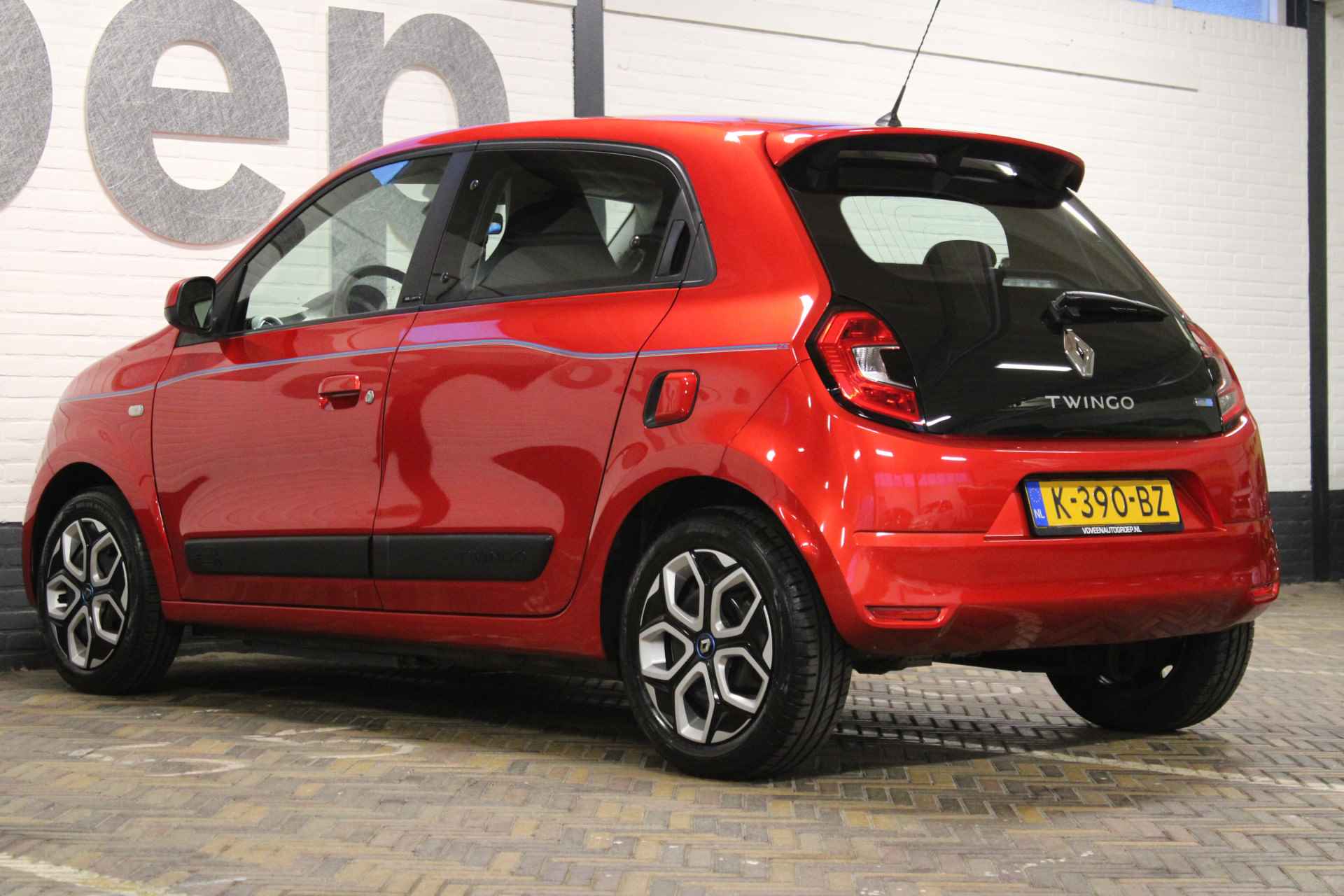 Renault Twingo Z.E. R80 Collection | Incl. 12 maanden garantie | €2.000.- subsidie mogelijk | Cruise control | Climate control | Rijklaar | Navigatie | Bluetooth | DAB radio | - 26/46