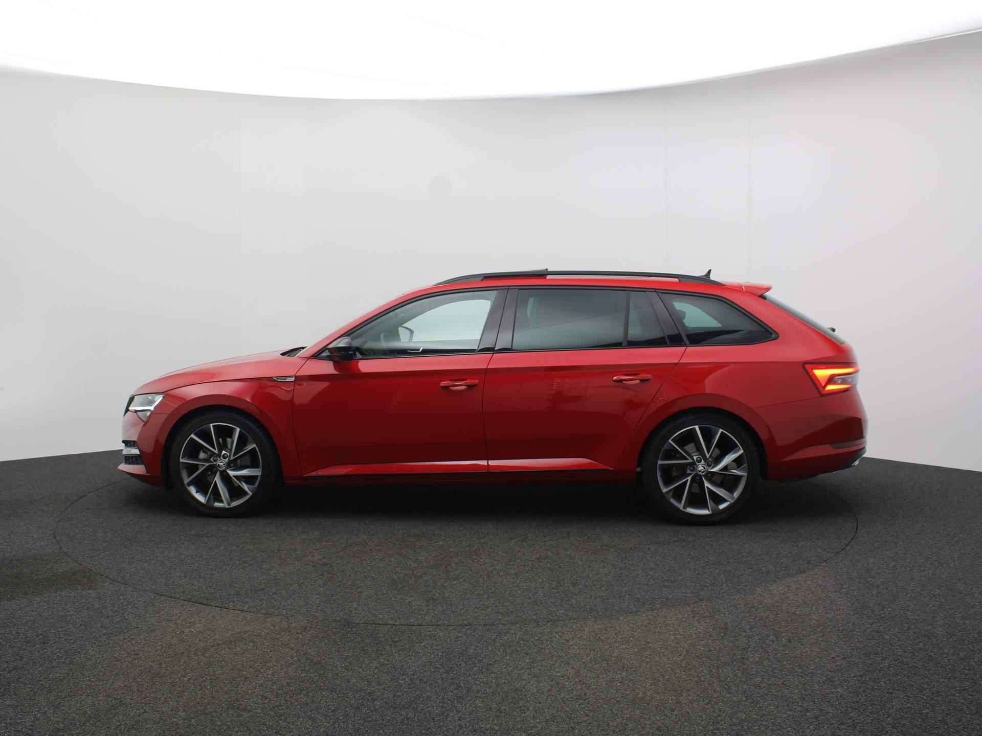 Škoda Superb Combi Sportline Business 1.5 TSI 150pk DSG Automaat Panoramadak, LED matrix koplampen, Navigatie, Adaptive cruise control, Stoelverwarming, Achteruitrijcamera, Verwarmde voorruit, Parkeersensoren - 2/48