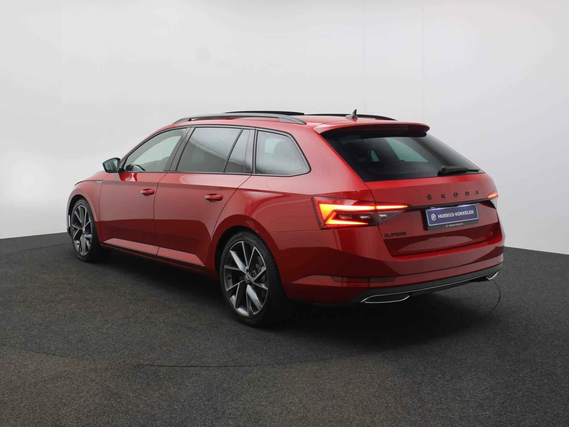 Škoda Superb Combi Sportline Business 1.5 TSI 150pk DSG Automaat Panoramadak, LED matrix koplampen, Navigatie, Adaptive cruise control, Stoelverwarming, Achteruitrijcamera, Verwarmde voorruit, Parkeersensoren - 3/48