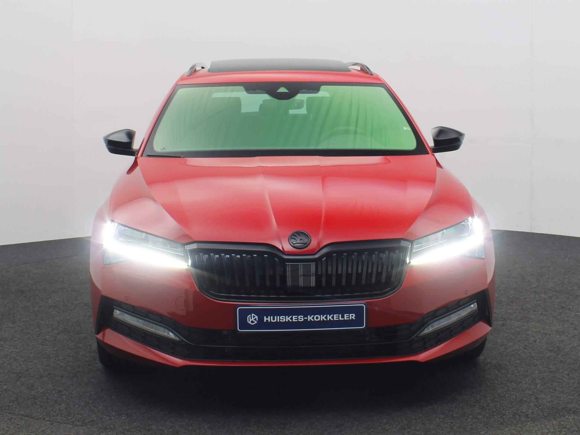 Škoda Superb Combi Sportline Business 1.5 TSI 150pk DSG Automaat Panoramadak, LED matrix koplampen, Navigatie, Adaptive cruise control, Stoelverwarming, Achteruitrijcamera, Verwarmde voorruit, Parkeersensoren - 9/48