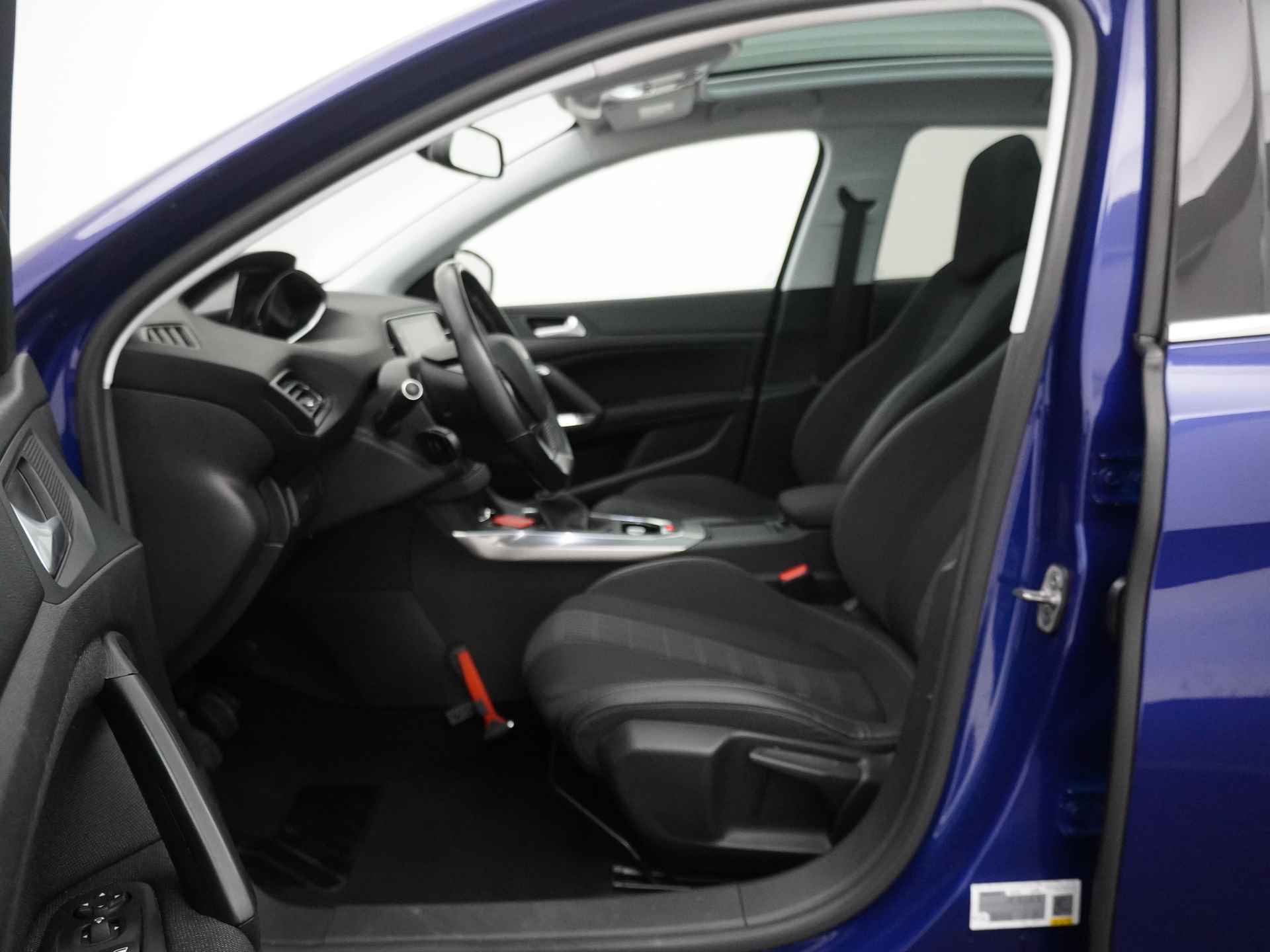 Peugeot 308 1.2 PureTech Allure - Airco - Cruise Control - Navigatie - Dimmende binnenspiegel - Led dagrijverlichting - 12 Maanden Bovag Garantie - 18/47