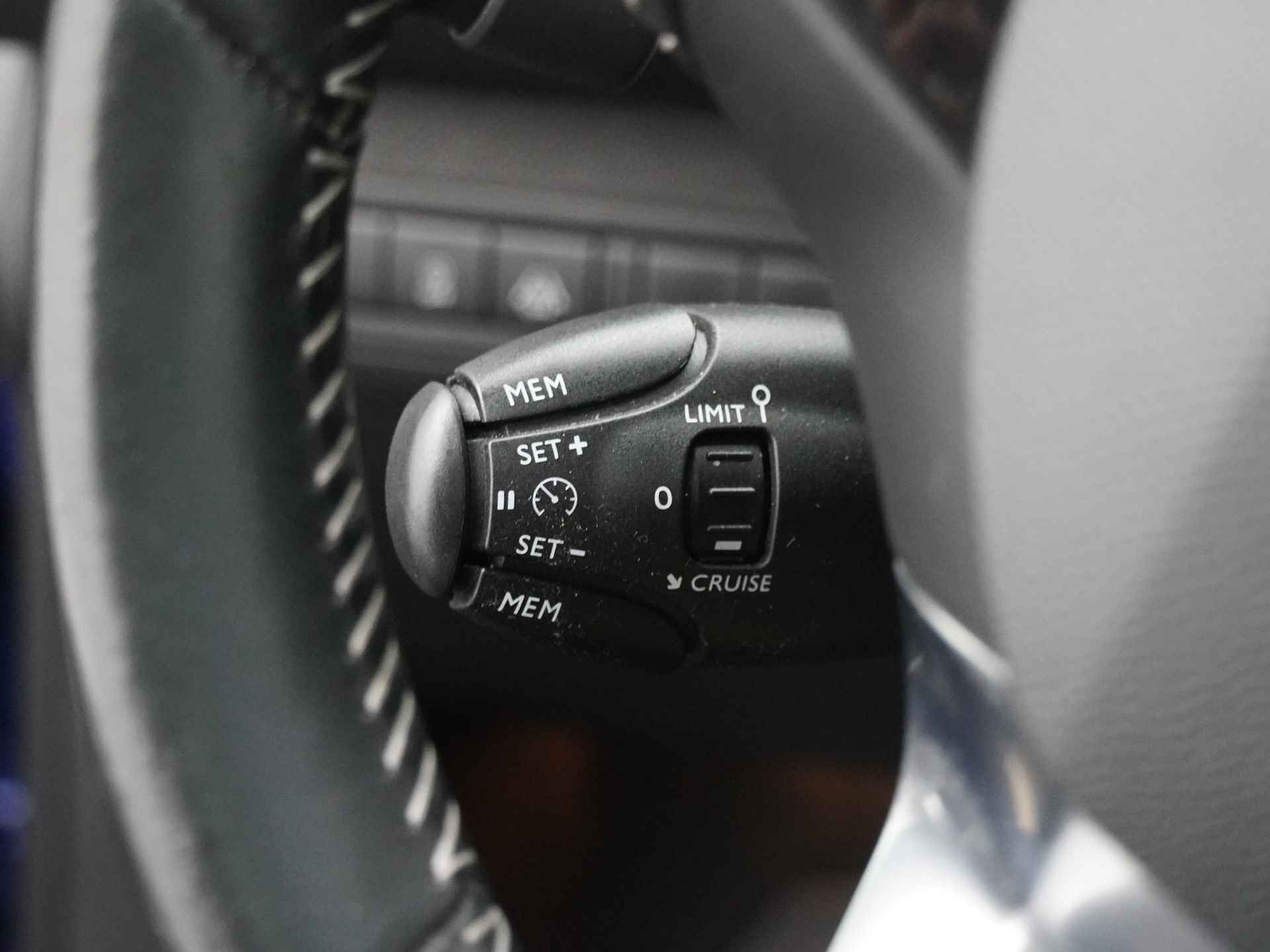 Peugeot 308 1.2 PureTech Allure - Airco - Cruise Control - Navigatie - Dimmende binnenspiegel - Led dagrijverlichting - 12 Maanden Bovag Garantie - 26/47