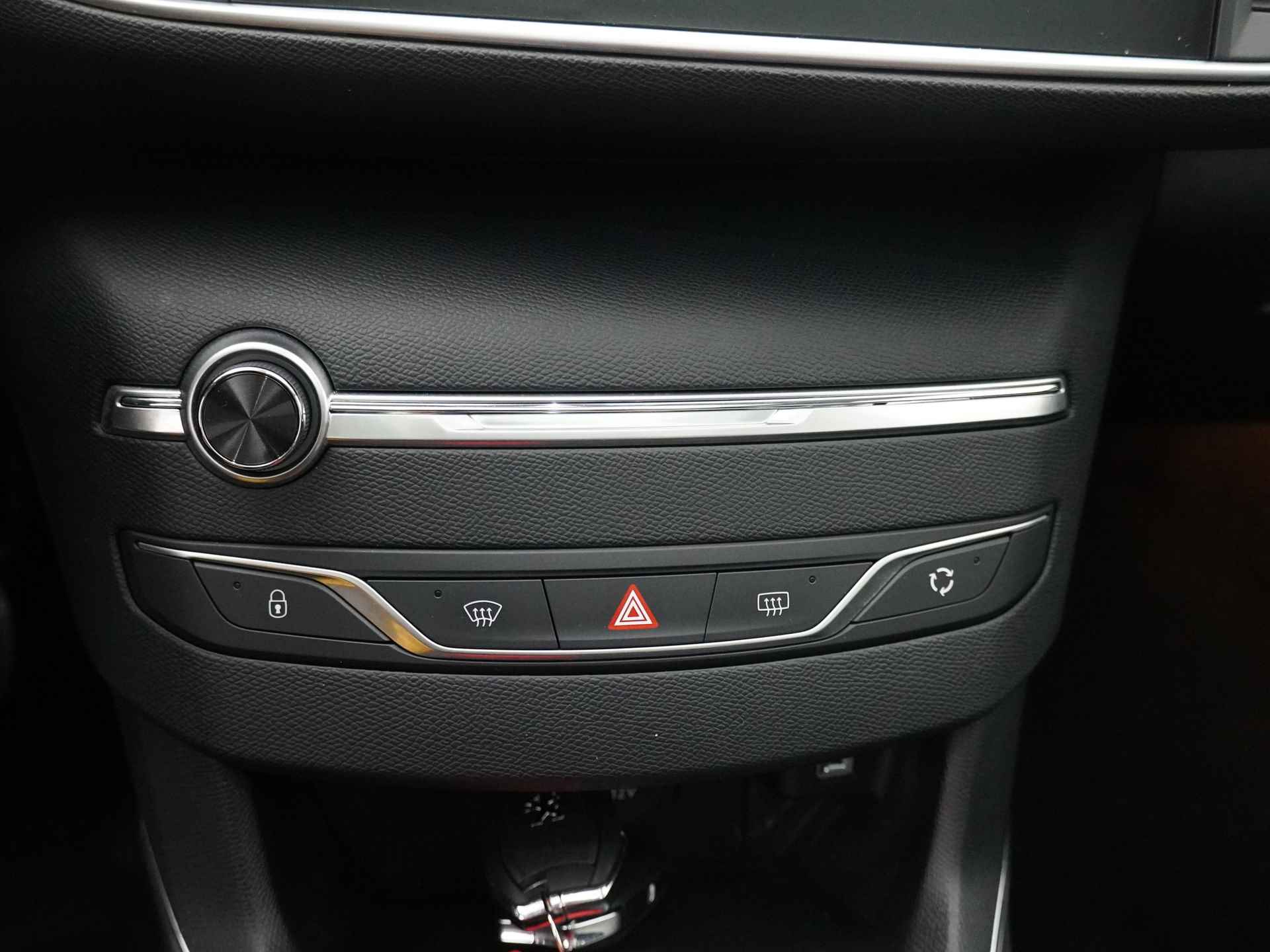 Peugeot 308 1.2 PureTech Allure - Airco - Cruise Control - Navigatie - Dimmende binnenspiegel - Led dagrijverlichting - 12 Maanden Bovag Garantie - 31/47