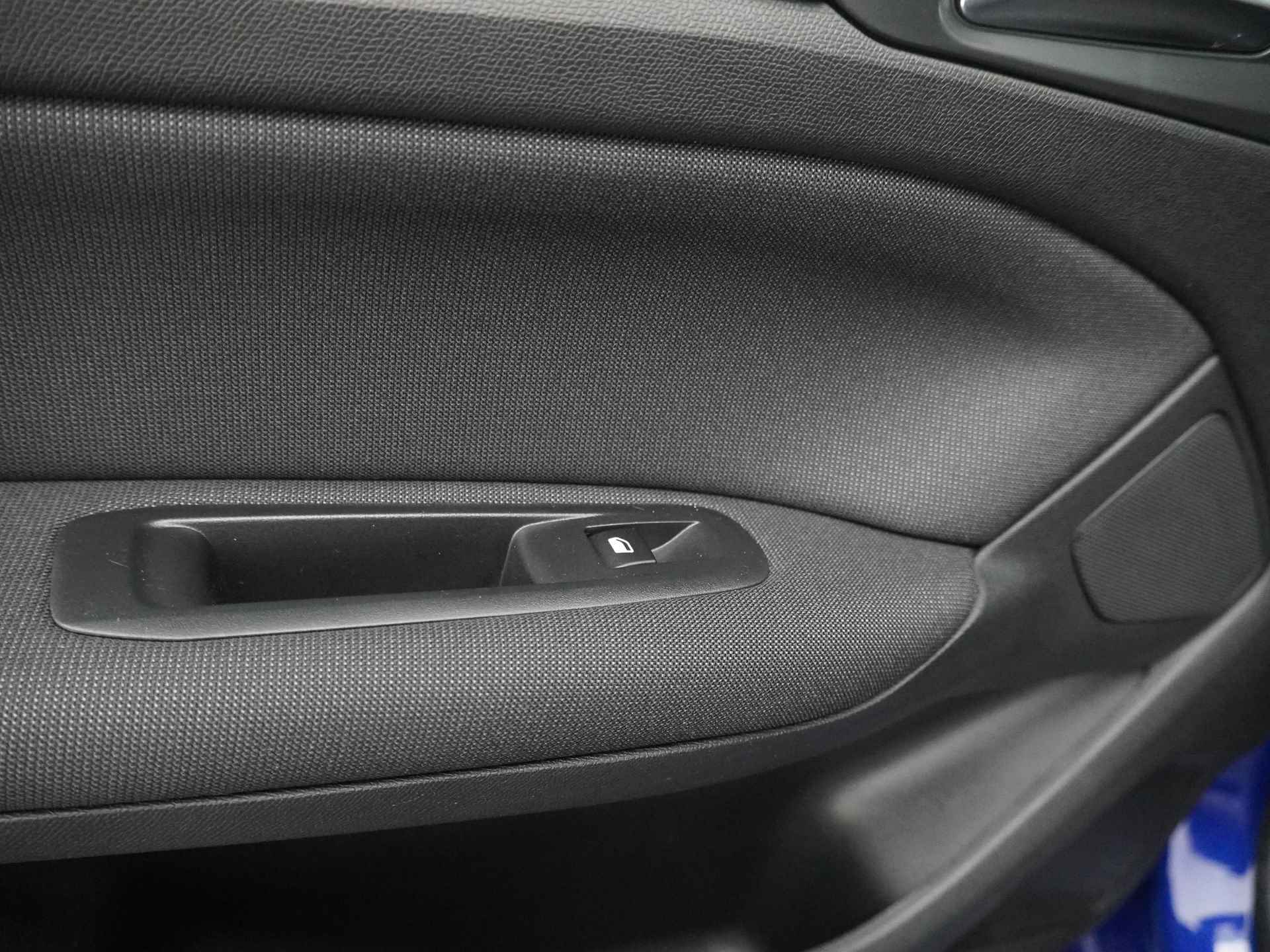 Peugeot 308 1.2 PureTech Allure - Airco - Cruise Control - Navigatie - Dimmende binnenspiegel - Led dagrijverlichting - 12 Maanden Bovag Garantie - 37/47