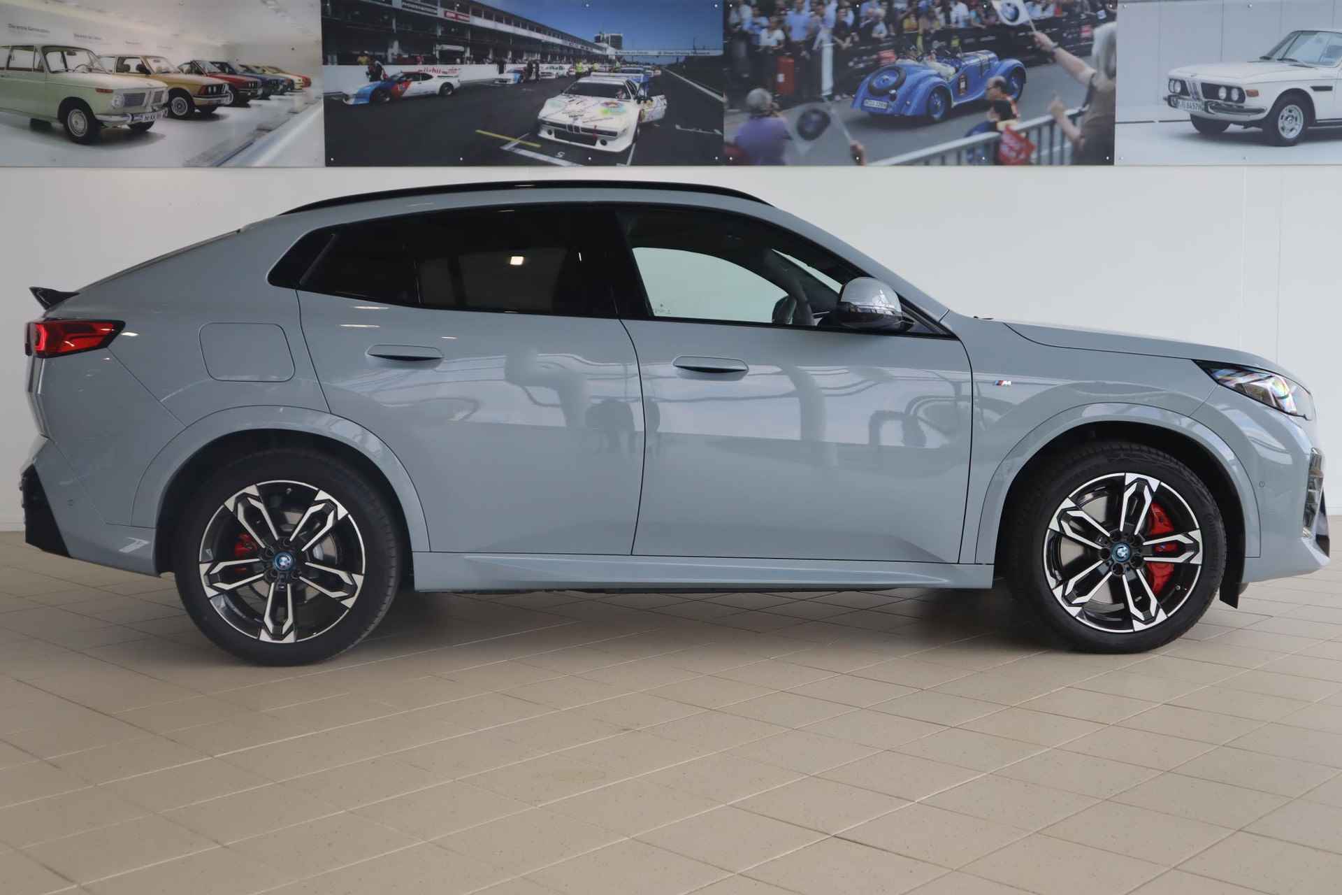 BMW iX2 eDrive20 M SPortpakket Pro | Innovation Pack | Comfort Pack - 4/36