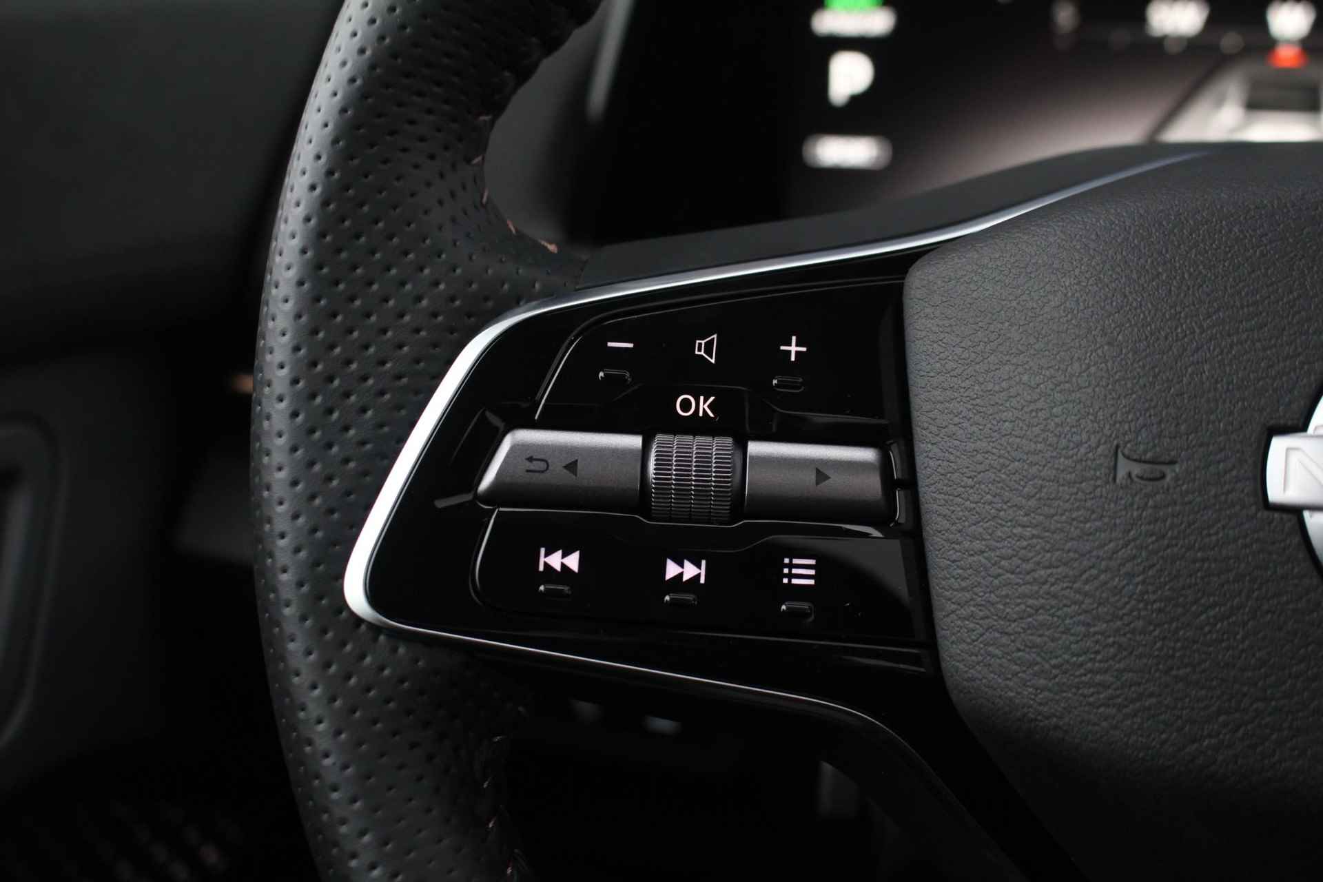 Nissan Ariya Evolve 91 kWh 240pk | Bose Audio | Draadloze Apple Carplay & Android Auto | Elektrisch Verstelbare Stoelen | Stoel/Stuurwiel Verwarming | - 40/45