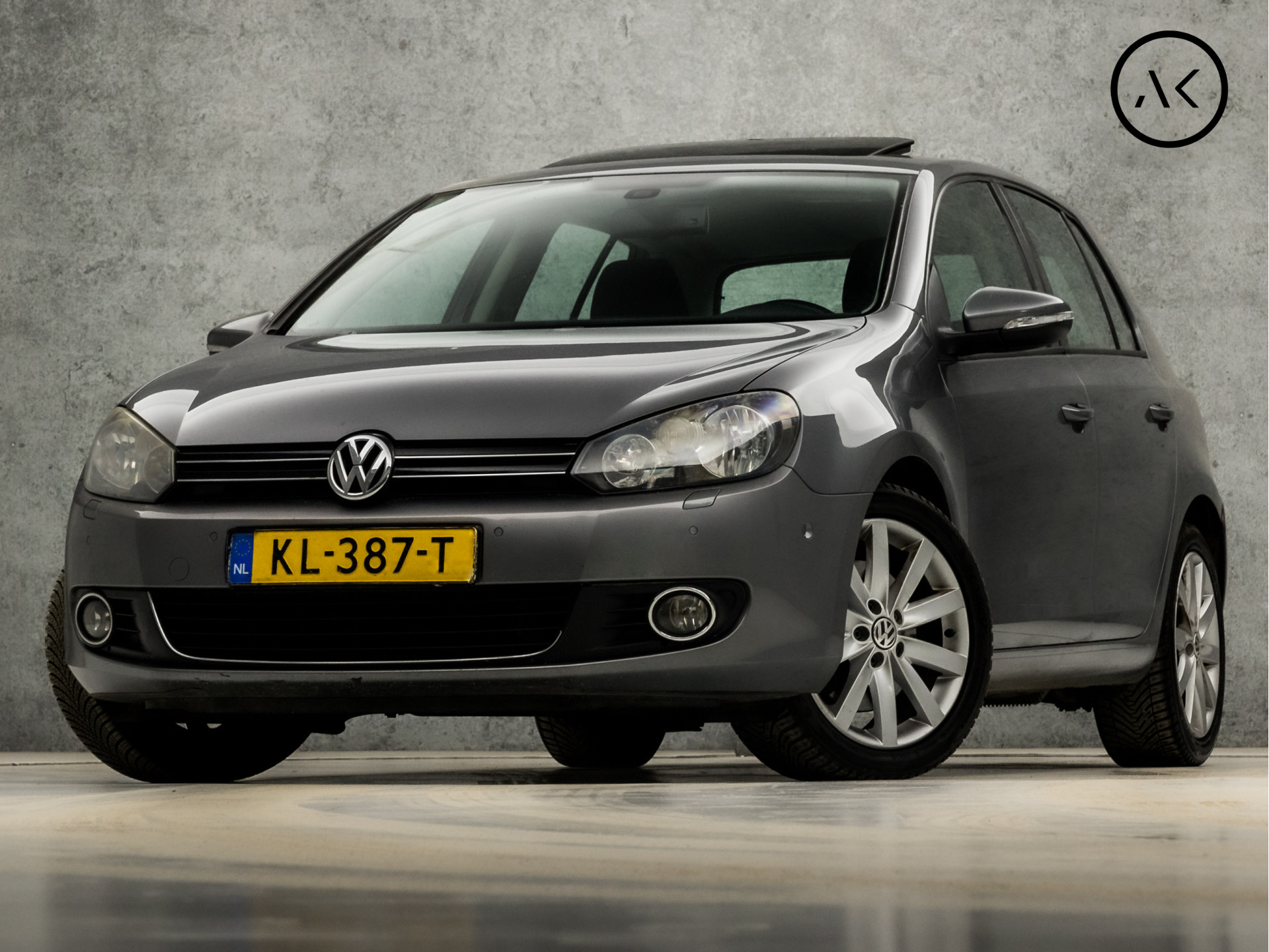 Volkswagen Golf 1.4 TSI Sportline 161Pk Automaat (YOUNGTIMER, SCHUIFDAK, NAVIGATIE, CLIMATE, STOELVERWARMING, ALCANTARA SPORTSTOELEN, NIEUWE APK, CRUISE, NIEUWSTAAT)