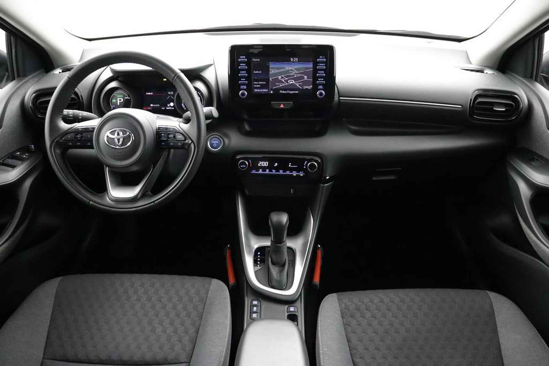 Toyota Yaris 1.5 Hybrid First Edition | Trekhaak | Adaptieve Cruise-Control | Apple Carplay/Android Auto | Parkeercamera | - 4/53