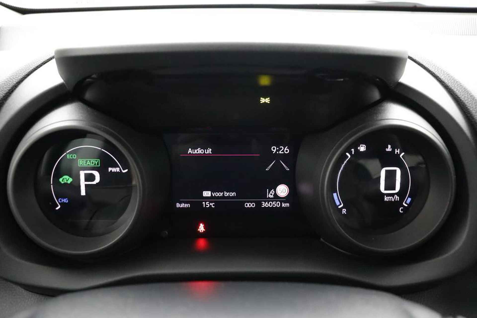 Toyota Yaris 1.5 Hybrid First Edition | Trekhaak | Adaptieve Cruise-Control | Apple Carplay/Android Auto | Parkeercamera | - 6/53