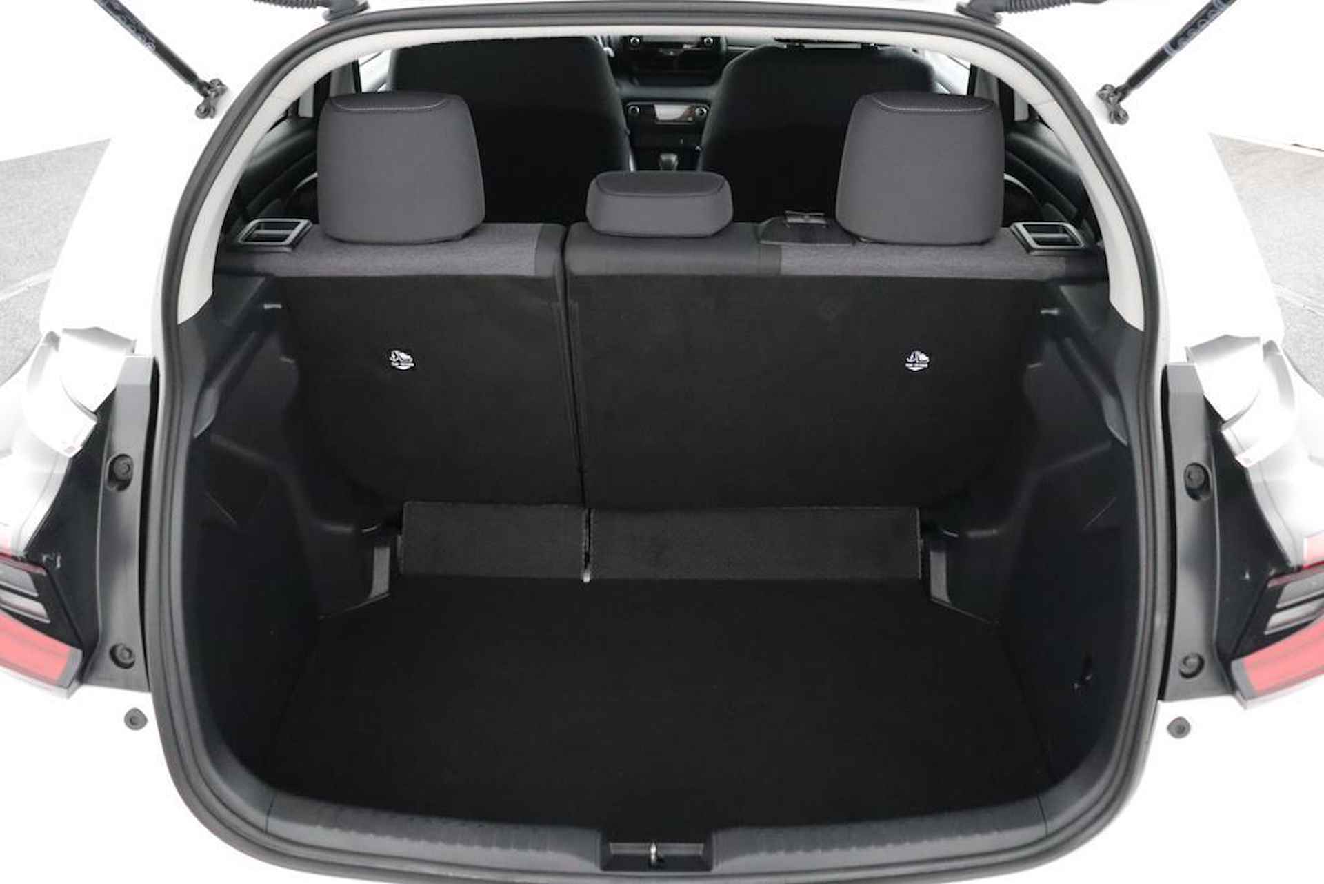 Toyota Yaris 1.5 Hybrid First Edition | Trekhaak | Adaptieve Cruise-Control | Apple Carplay/Android Auto | Parkeercamera | - 23/53
