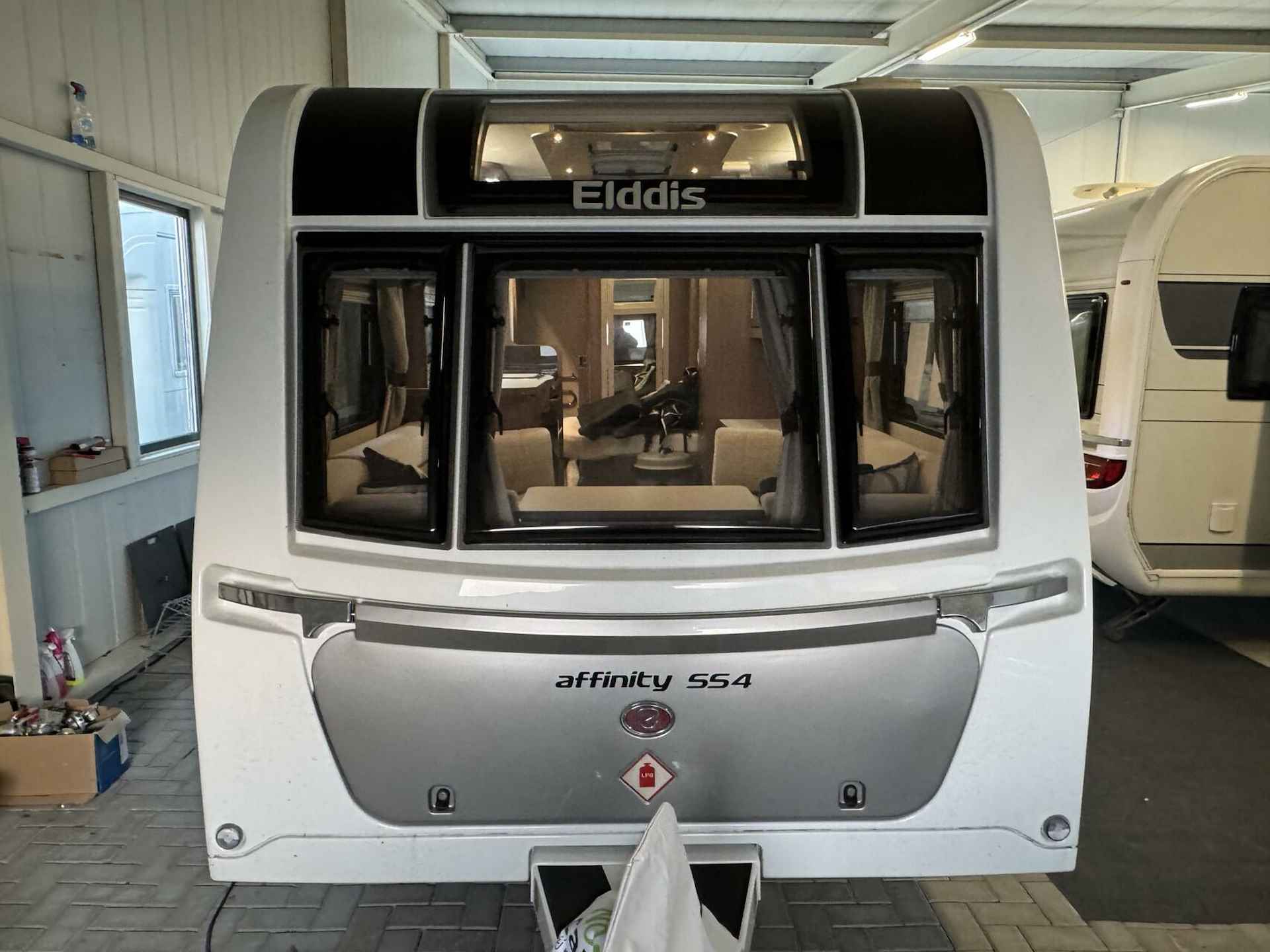 ELDDIS AFFINITY 554 QUEENSBED + AUTARK +ALDE +MOVER+VOORTENT - 5/22