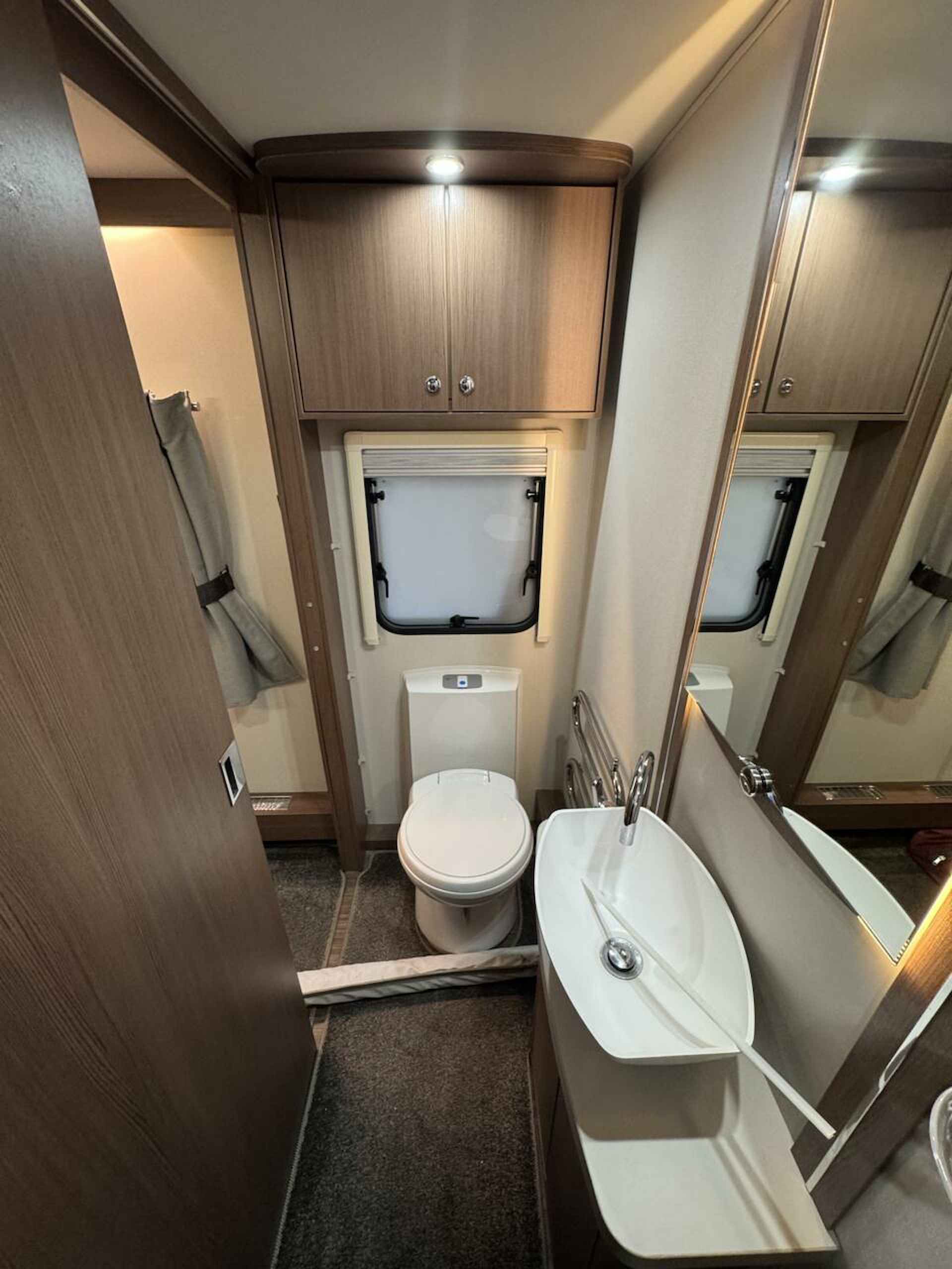 ELDDIS AFFINITY 554 QUEENSBED + AUTARK +ALDE +MOVER+VOORTENT - 18/22