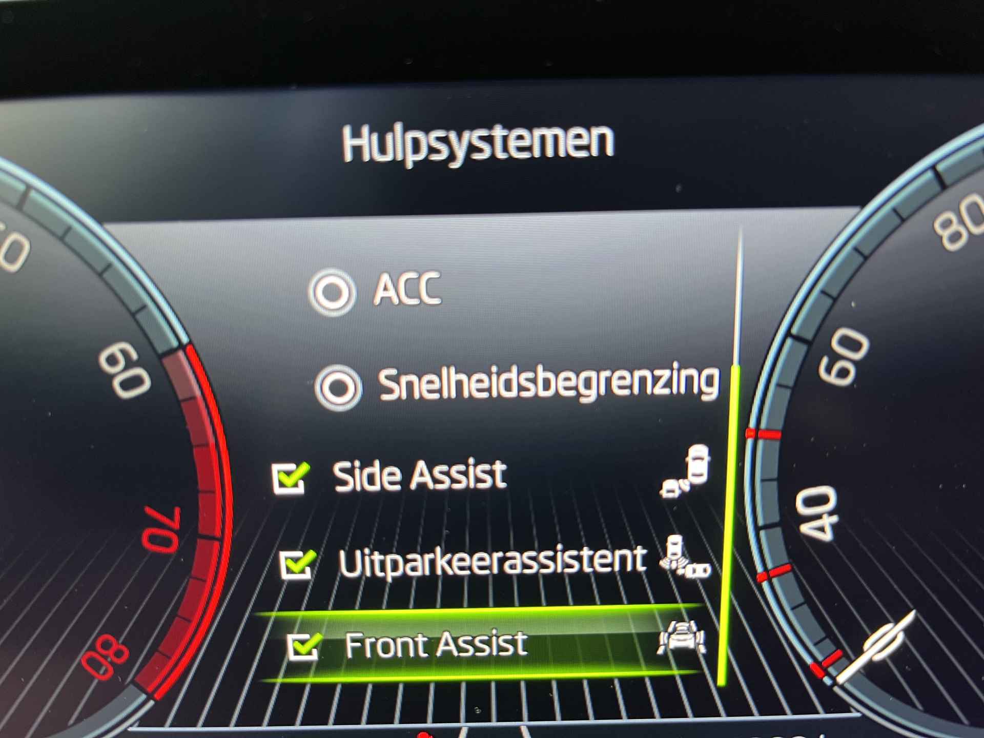 Škoda Karoq 1.5 TSI ACT Sportline / AUTOMAAT/ PANO/ TREKHAAK/ CAMERA/ PARK. SENSOREN/ LED/ DODE HOEK/ STOEL VERWARM. V EN A/ KEYLESS/ VIRTUAL COCKPIT/ ADAPT. CRUISE/ APP CONNECT/ NAVI/ CLIMA/ DAB/ 19" LMV/ - 12/32