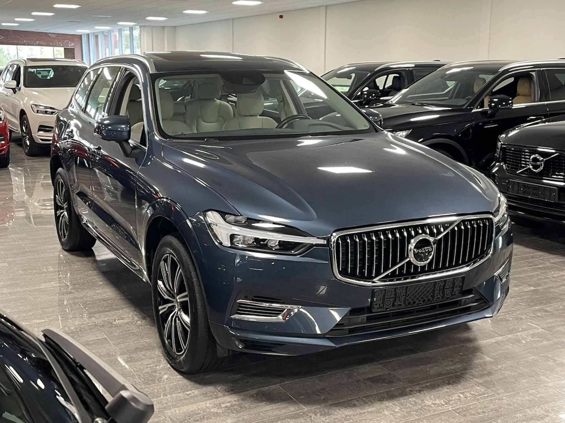 Volvo XC60 T8 AWD Recharge Inscription | Trekhaak | 360° Camera | Adaptieve Cruise Control | Stoel en Stuurwielverwarming | Full LED meestu - 2/31