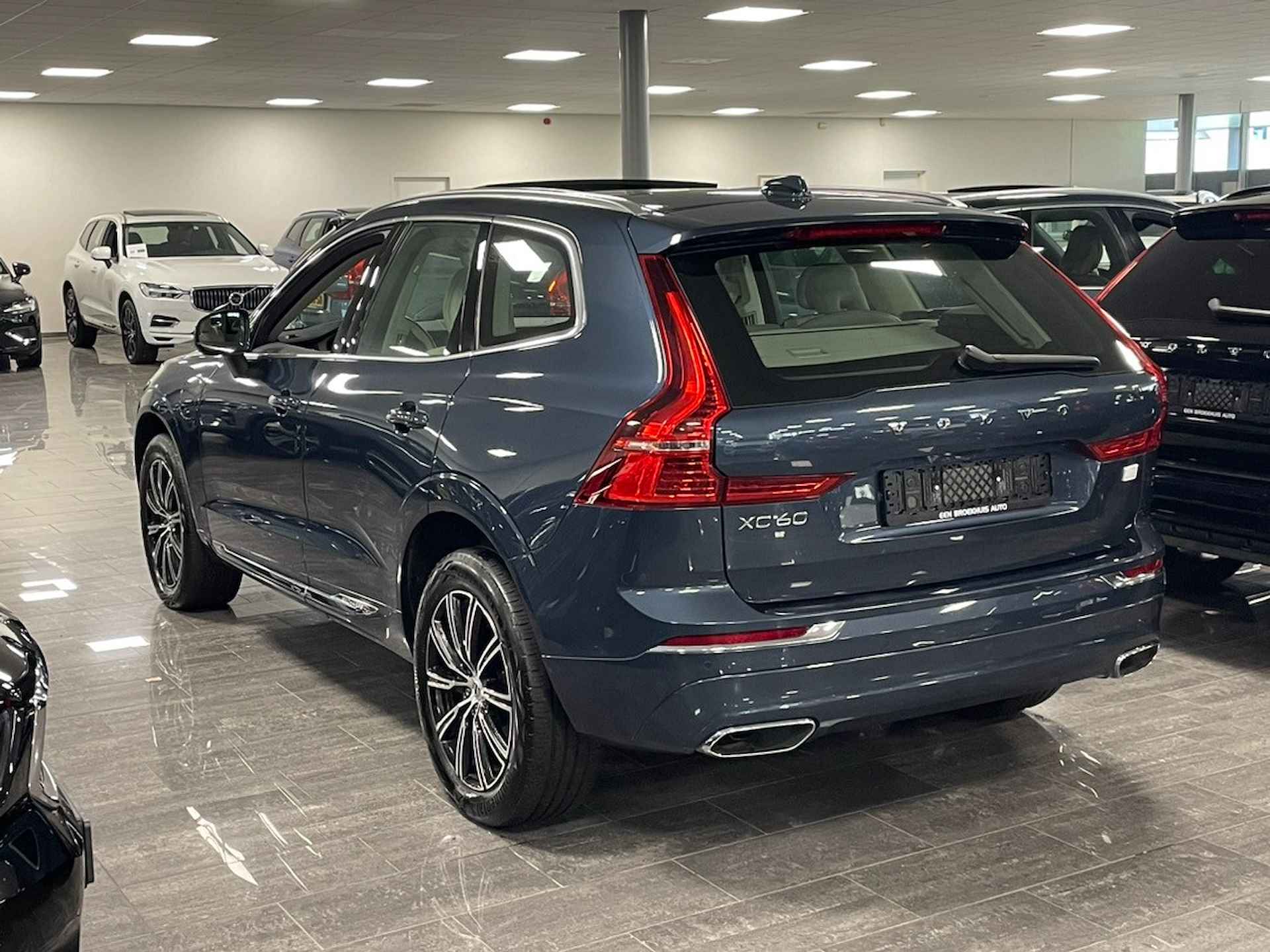 Volvo XC60 T8 AWD Recharge Inscription | Trekhaak | 360° Camera | Adaptieve Cruise Control | Stoel en Stuurwielverwarming | Full LED meestu - 4/31