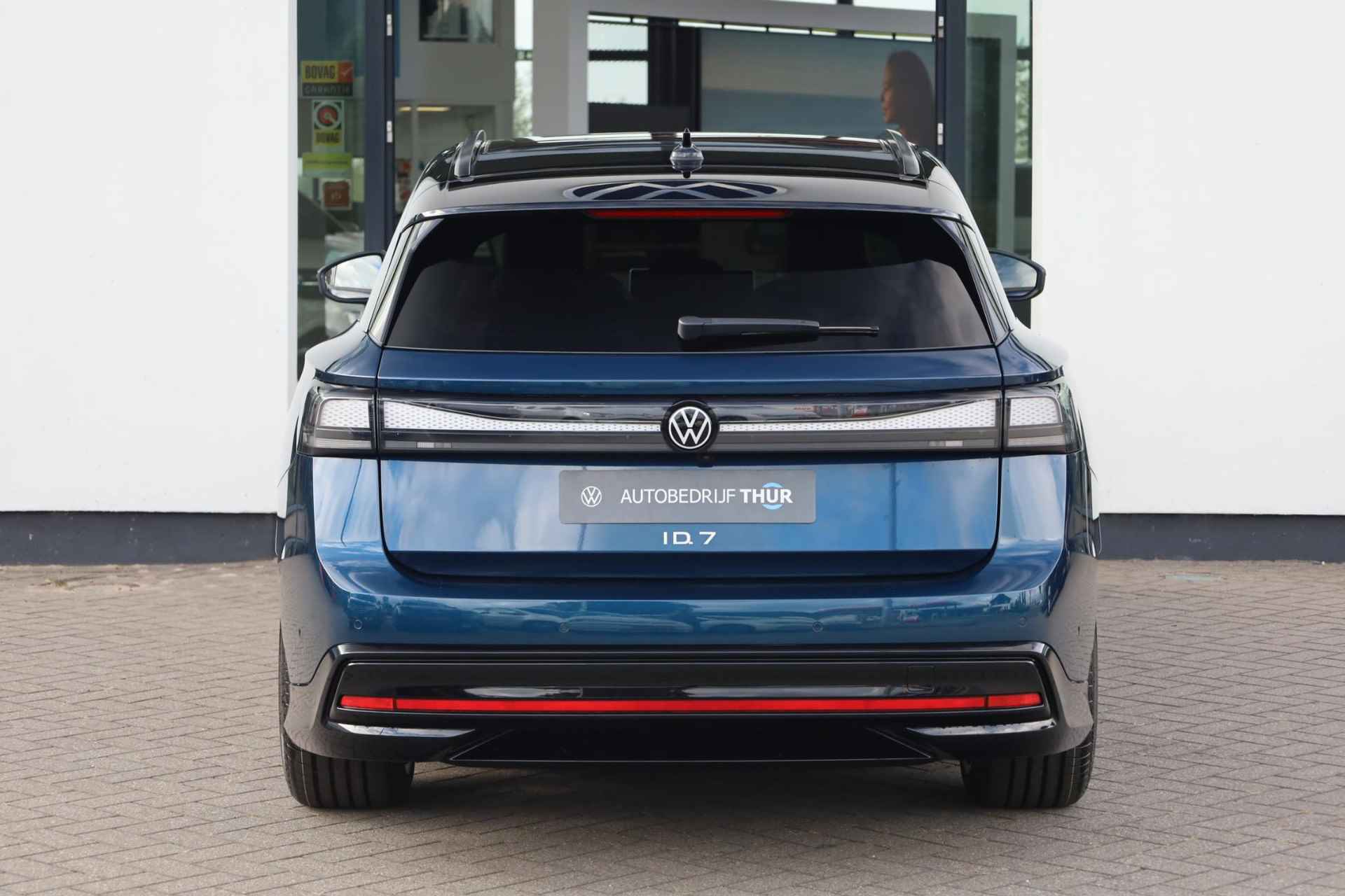 Volkswagen ID.7 Tourer Pro Business 77 kWh 286PK / 210kW Panoramadak, head-up display, LED Matrix IQ.Light, high end audio installatie, stoel verwarming + ventilatie, verwarmbare achterbank, Apple Carplay & Android Auto, 3-zone climatronic, full map navigatie, elektr. bedienbare achterklep met sensorsturing, dynamische grootlichtassistent, cruise control adaptief met Stop & Go en stuurhulp, draadloos telefoon laden, extra getint glas achter, adaptief dempingsysteem, 20'' LMV - 7/48