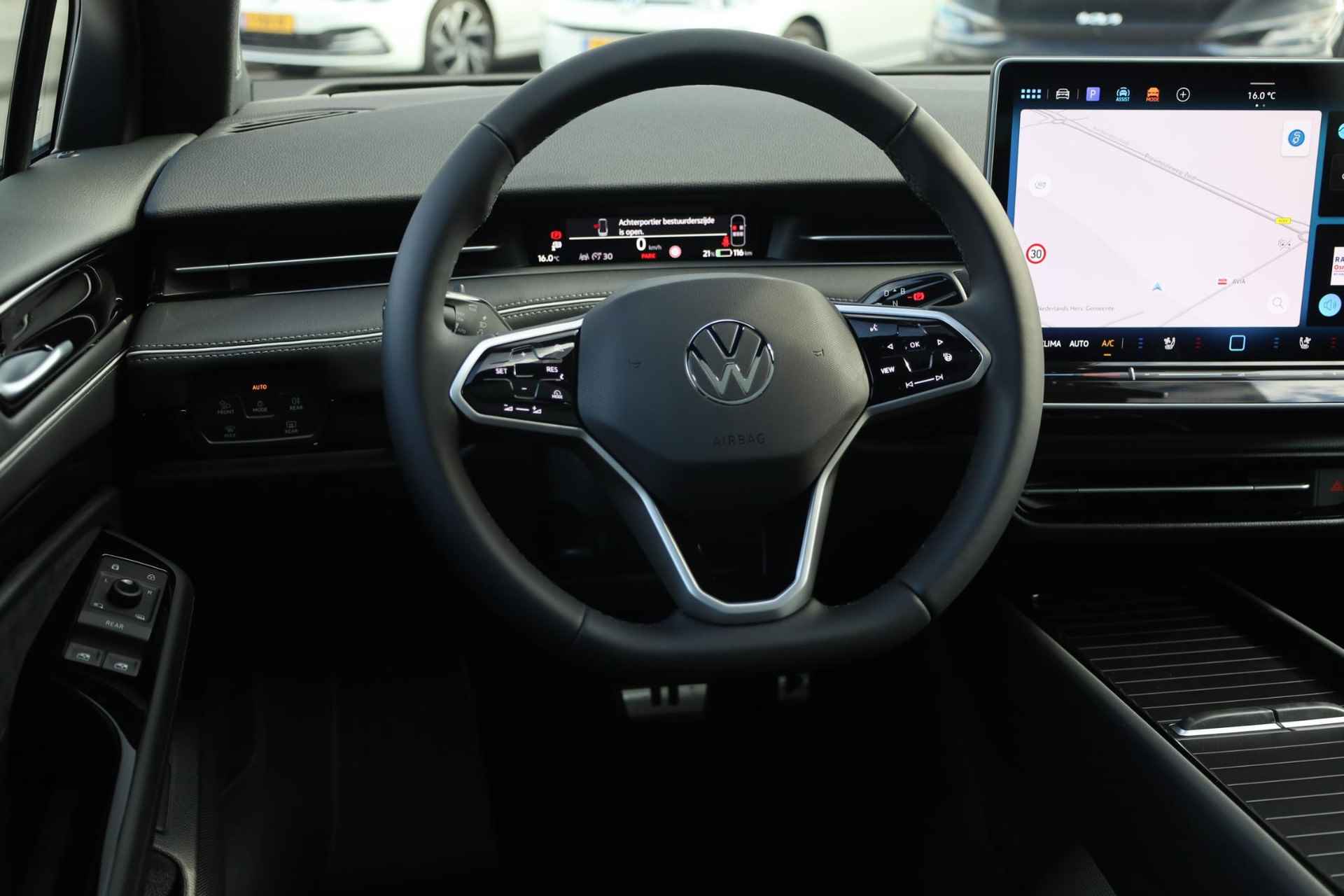 Volkswagen ID.7 Tourer Pro Business 77 kWh 286PK / 210kW Panoramadak, head-up display, LED Matrix IQ.Light, high end audio installatie, stoel verwarming + ventilatie, verwarmbare achterbank, Apple Carplay & Android Auto, 3-zone climatronic, full map navigatie, elektr. bedienbare achterklep met sensorsturing, dynamische grootlichtassistent, cruise control adaptief met Stop & Go en stuurhulp, draadloos telefoon laden, extra getint glas achter, adaptief dempingsysteem, 20'' LMV - 24/48