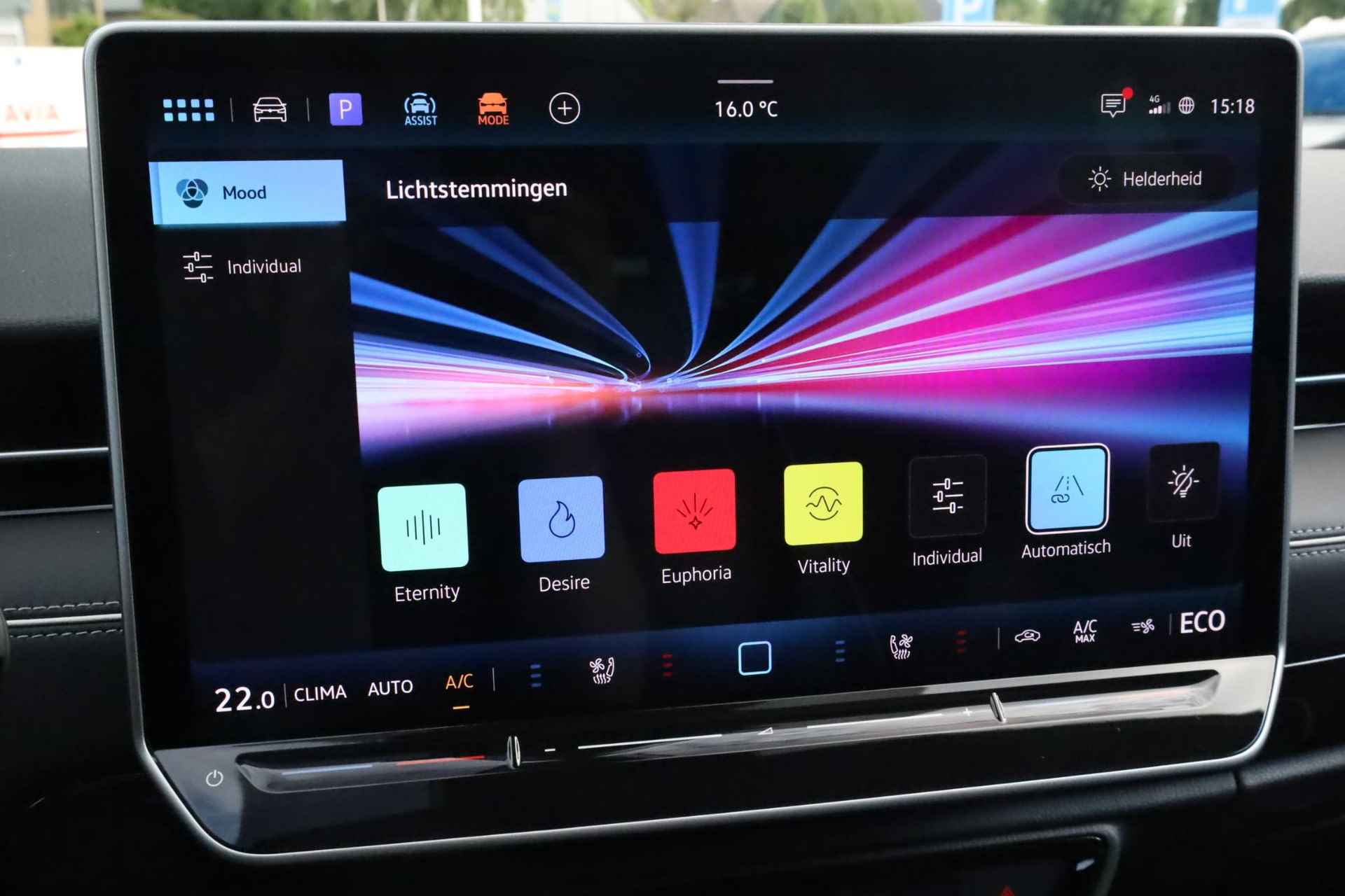 Volkswagen ID.7 Tourer Pro Business 77 kWh 286PK / 210kW Panoramadak, head-up display, LED Matrix IQ.Light, high end audio installatie, stoel verwarming + ventilatie, verwarmbare achterbank, Apple Carplay & Android Auto, 3-zone climatronic, full map navigatie, elektr. bedienbare achterklep met sensorsturing, dynamische grootlichtassistent, cruise control adaptief met Stop & Go en stuurhulp, draadloos telefoon laden, extra getint glas achter, adaptief dempingsysteem, 20'' LMV - 34/48