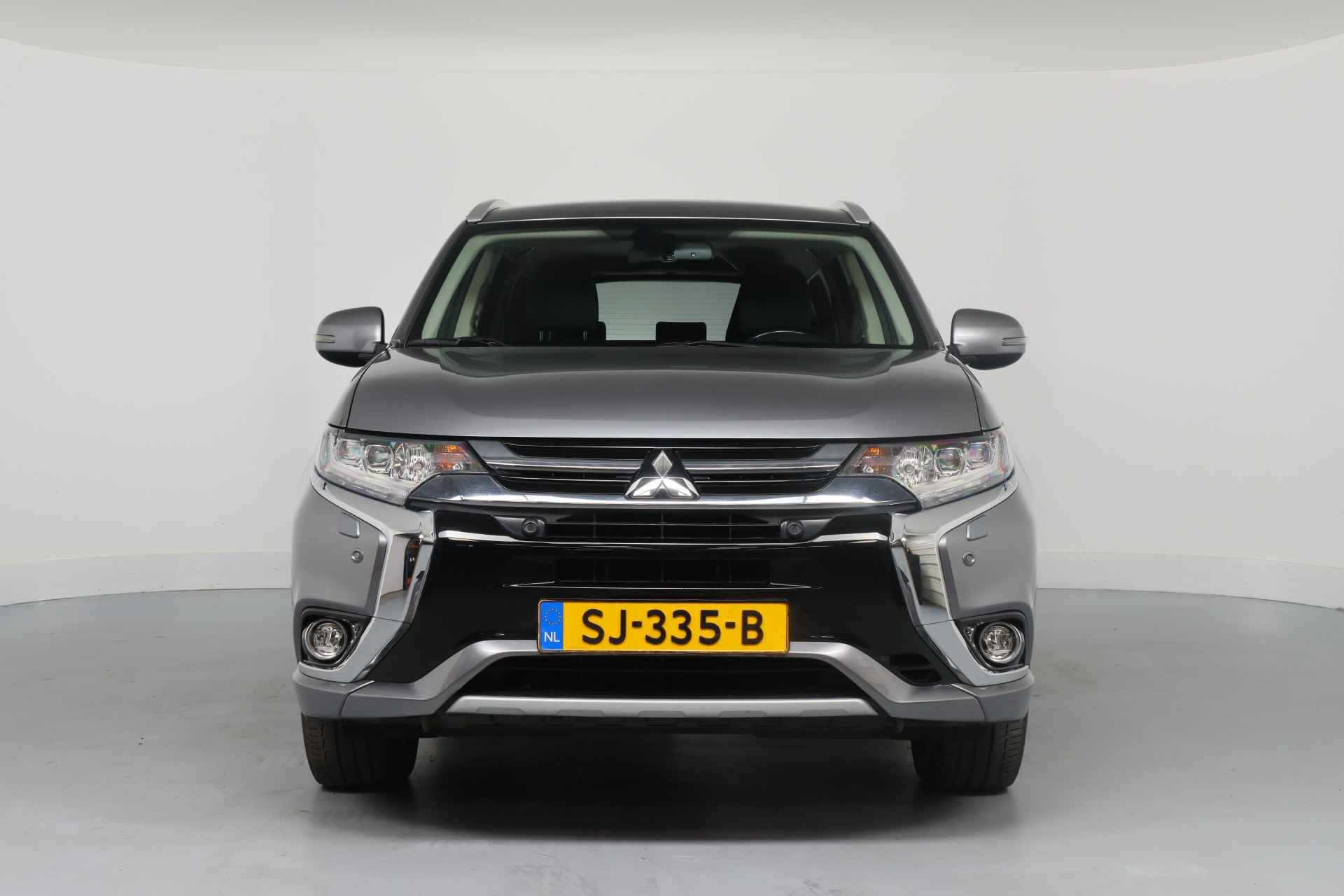 Mitsubishi Outlander 2.0 PHEV Premium | LED | Trekhaak | Leder/Alcantara | Clima | Camera | Navi By App | Keyless | Cruise | 18'' Lichtmetalen Velgen - 2/37