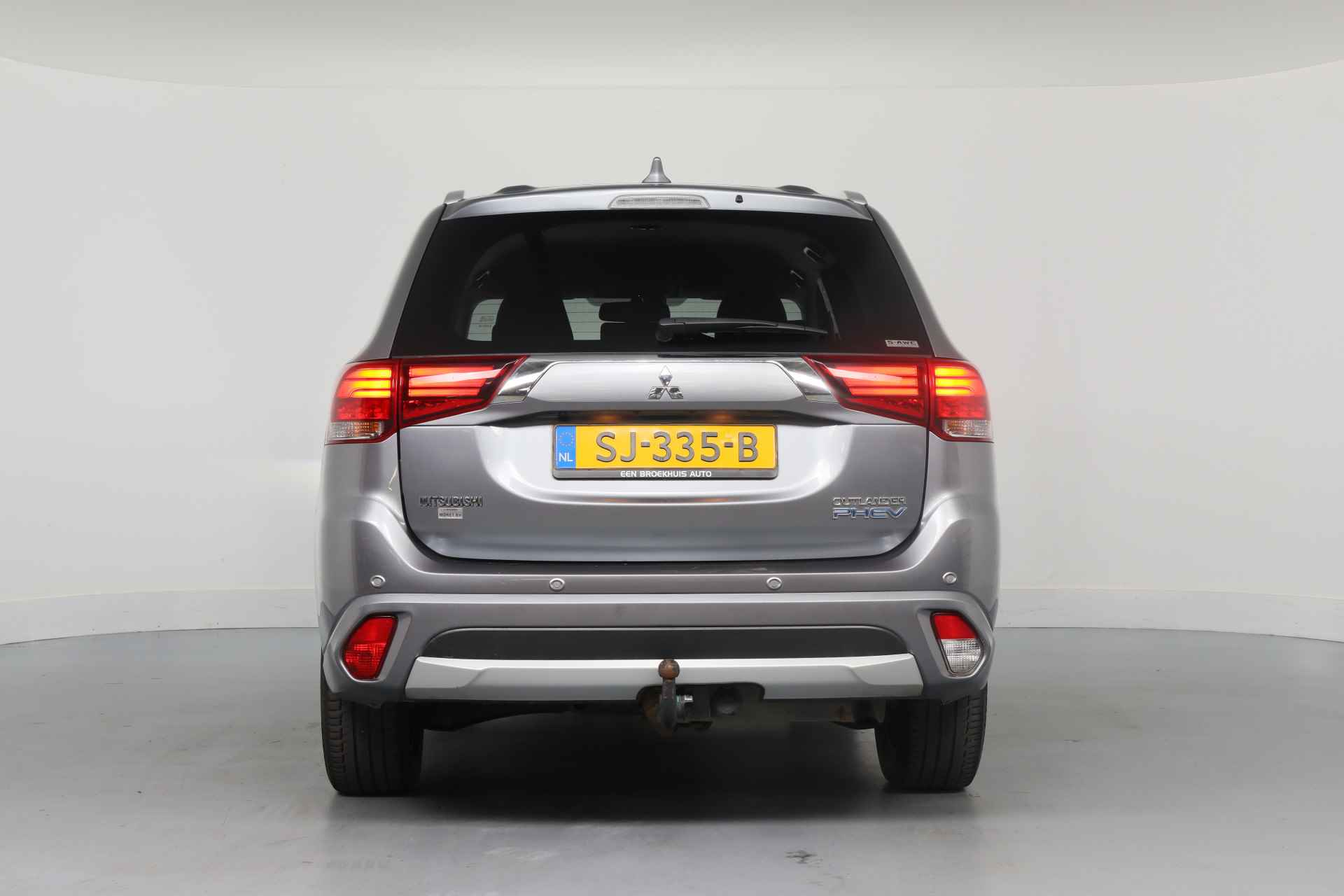 Mitsubishi Outlander 2.0 PHEV Premium | LED | Trekhaak | Leder/Alcantara | Clima | Camera | Navi By App | Keyless | Cruise | 18'' Lichtmetalen Velgen - 4/37