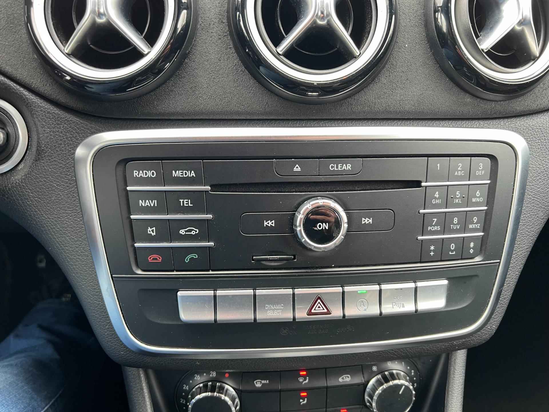 Mercedes-Benz A-klasse 160, AMG, Automaat, Navigatie, Camera, LED, Leer, alc, etc. - 19/24