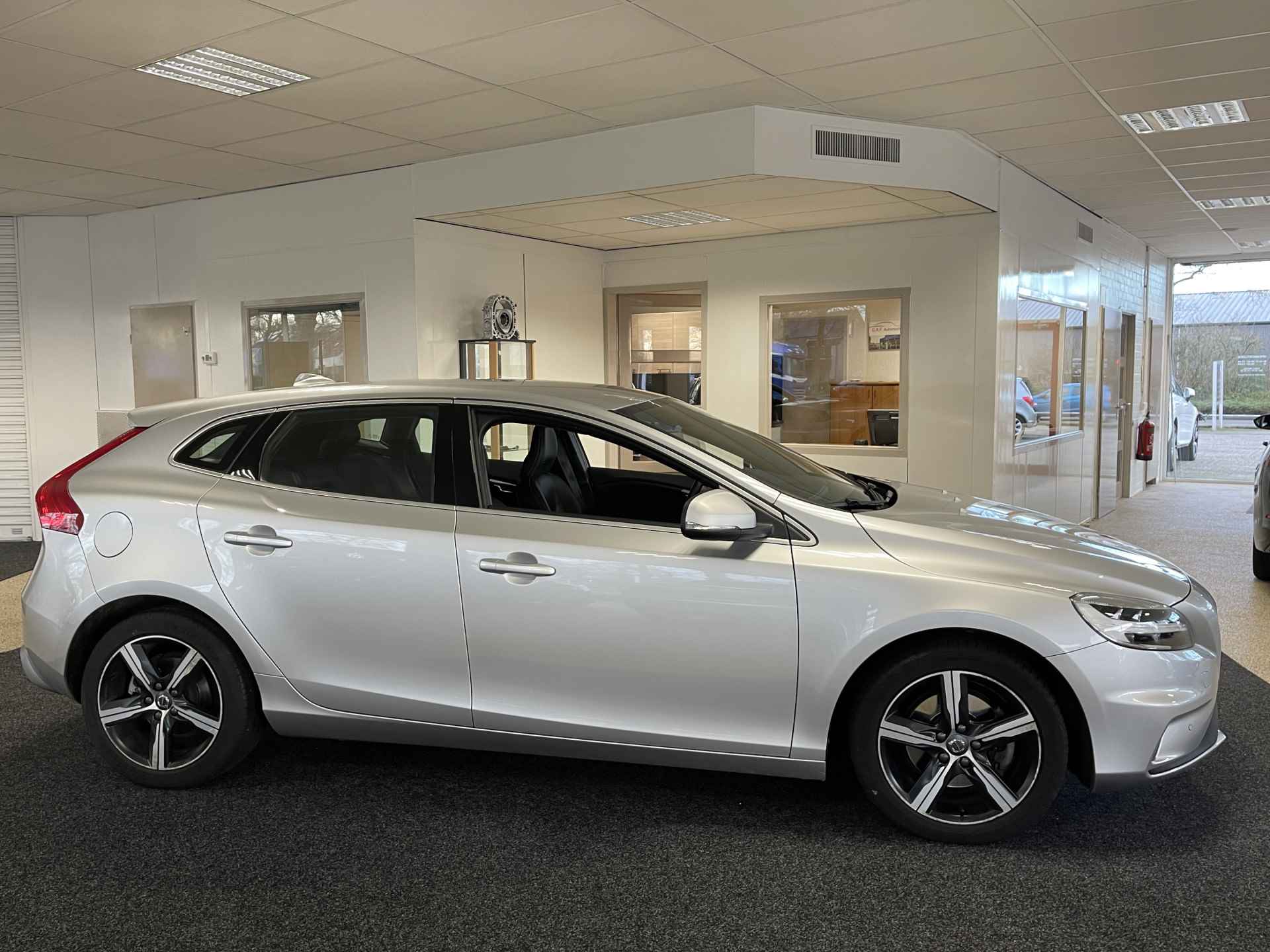 Volvo V40 2.0 T2 R-Design - 7/24