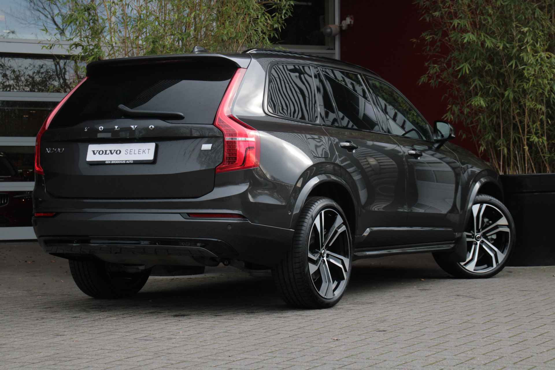 Volvo XC90 T8 Recharge AWD 455pk Ultimate Dark | Bowers&Wilkins | Luchtvering | Massage | Trekhaak | 360 Camera | Pilot Assist | Schuifdak - 2/26