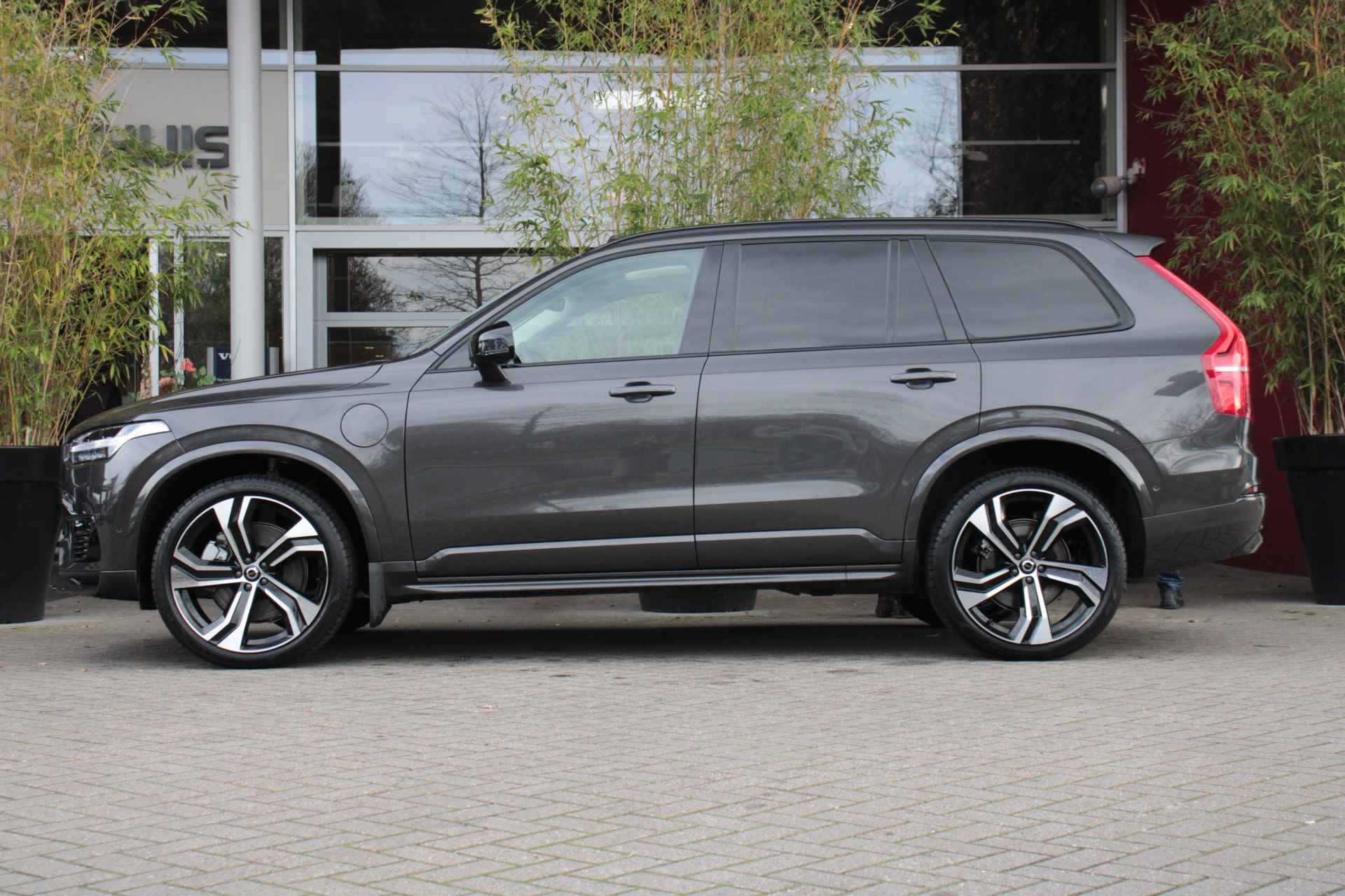 Volvo XC90 T8 Recharge AWD 455pk Ultimate Dark | Bowers&Wilkins | Luchtvering | Massage | Trekhaak | 360 Camera | Pilot Assist | Schuifdak - 4/26