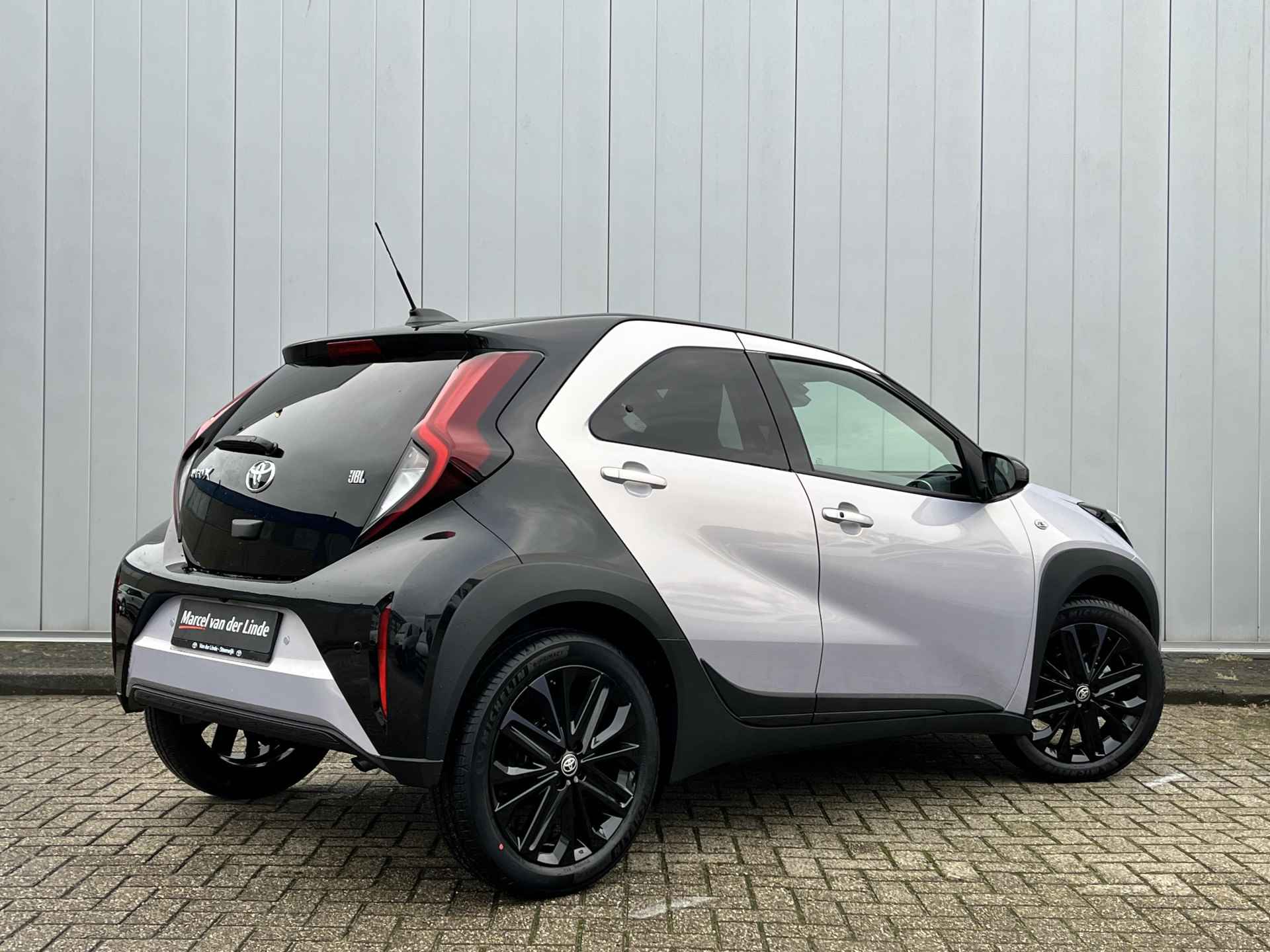 Toyota Aygo X 1.0 VVT-i MT JBL Bi-Tone JBL audio Apple carplay Andriod Auto NL Auto! Nieuw - 5/25