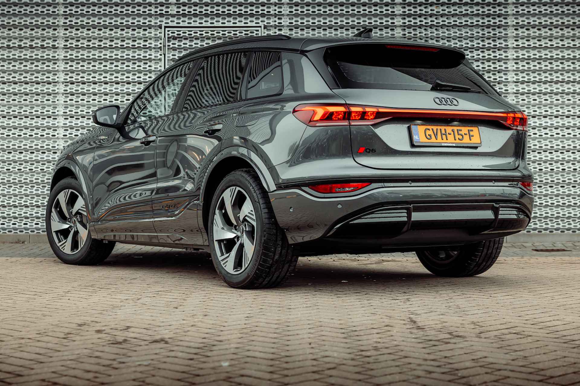 Audi Q6 e-tron performance S edition 100 kWh | Tech Pro | Luchtvering | Memory | MMI bijrijdersdisplay | 20" LM velgen - 4/35