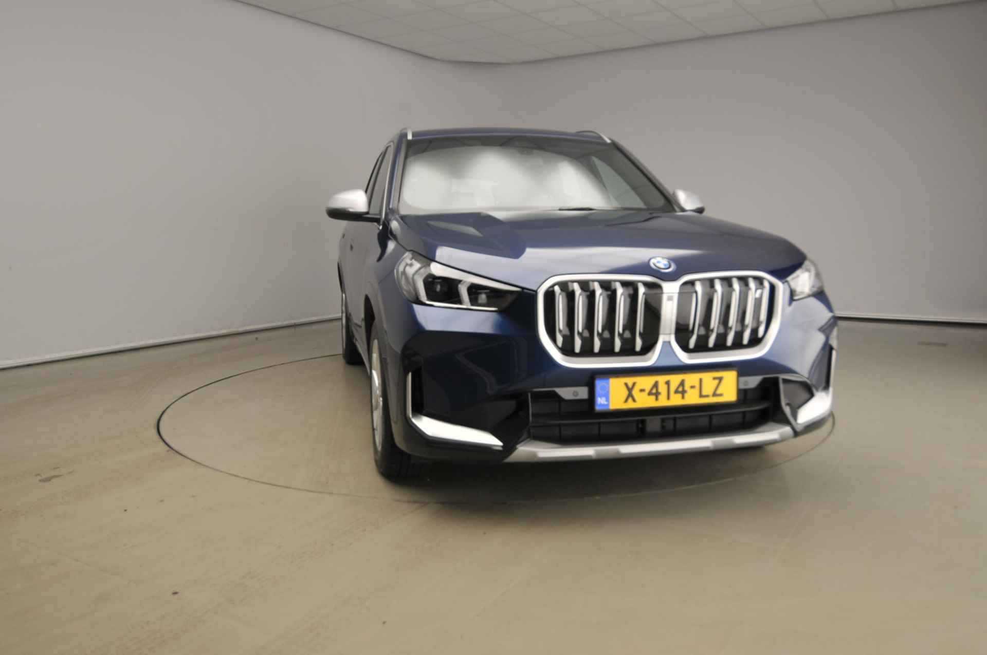 BMW iX1 xDrive30 | LED | Leder | Navigatie | Sportstoelen | Chrome line | Stoelverwarming | DAB | Alu 19 inch - 6/36