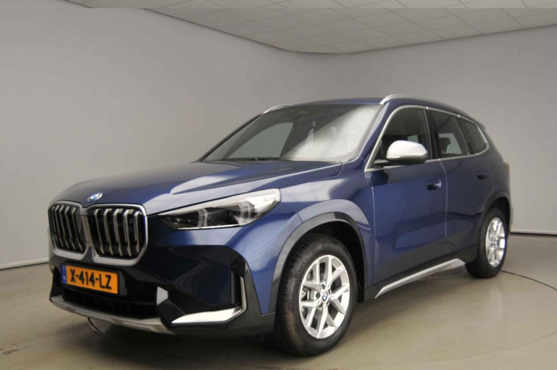 BMW iX1 xDrive30 | LED | Leder | Navigatie | Sportstoelen | Chrome line | Stoelverwarming | DAB | Alu 19 inch - 36/36