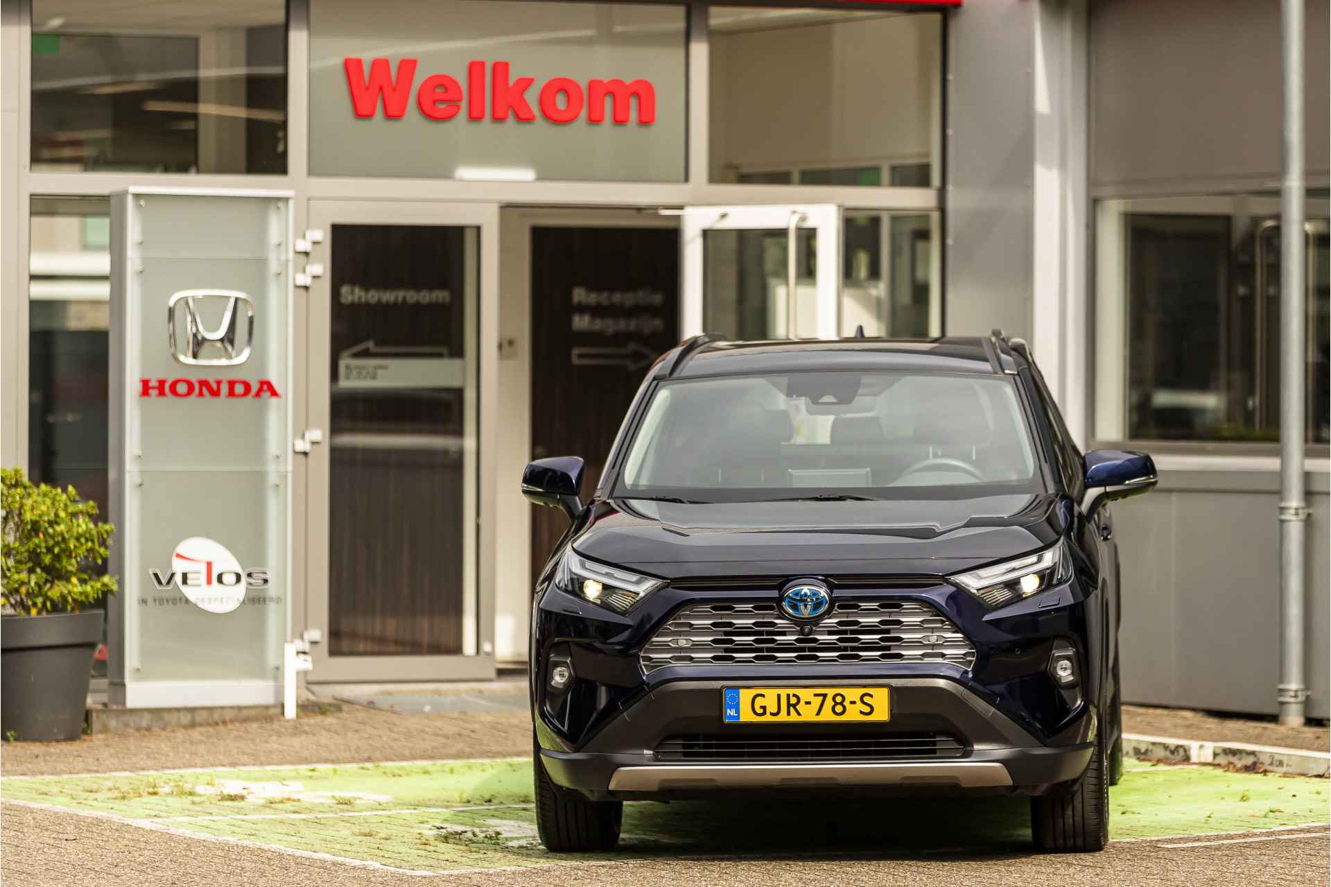 Toyota RAV4 2.5 Hybrid AWD Executive Premium Trekhaak, Treeplanken, Stoel verwarmd + koeling, Dodehoekdetectie, Elek.stoelen + Geheugen , All-in Rijklaarprijs - 23/25