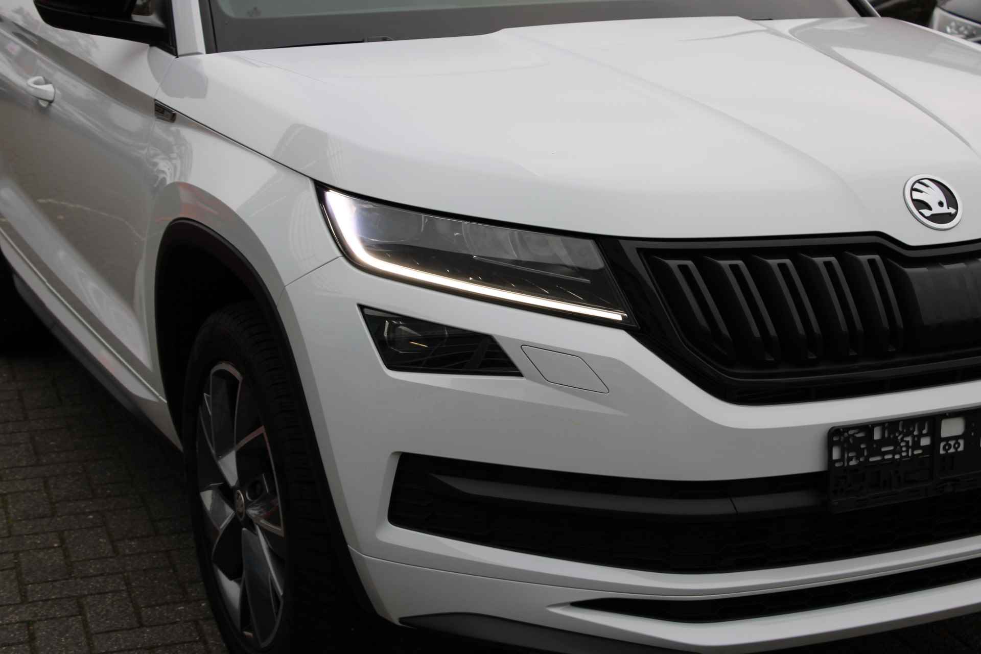 Škoda Kodiaq 1.5 TSI 150pk DSG Sportline / Virtual Cockpit / Elek. Zwenkbare Trekhaak / Memory Voorstoelen / LED / Stuur & Stoelverwarming / Achteruitrijcamera / 19" LMV - 12/43