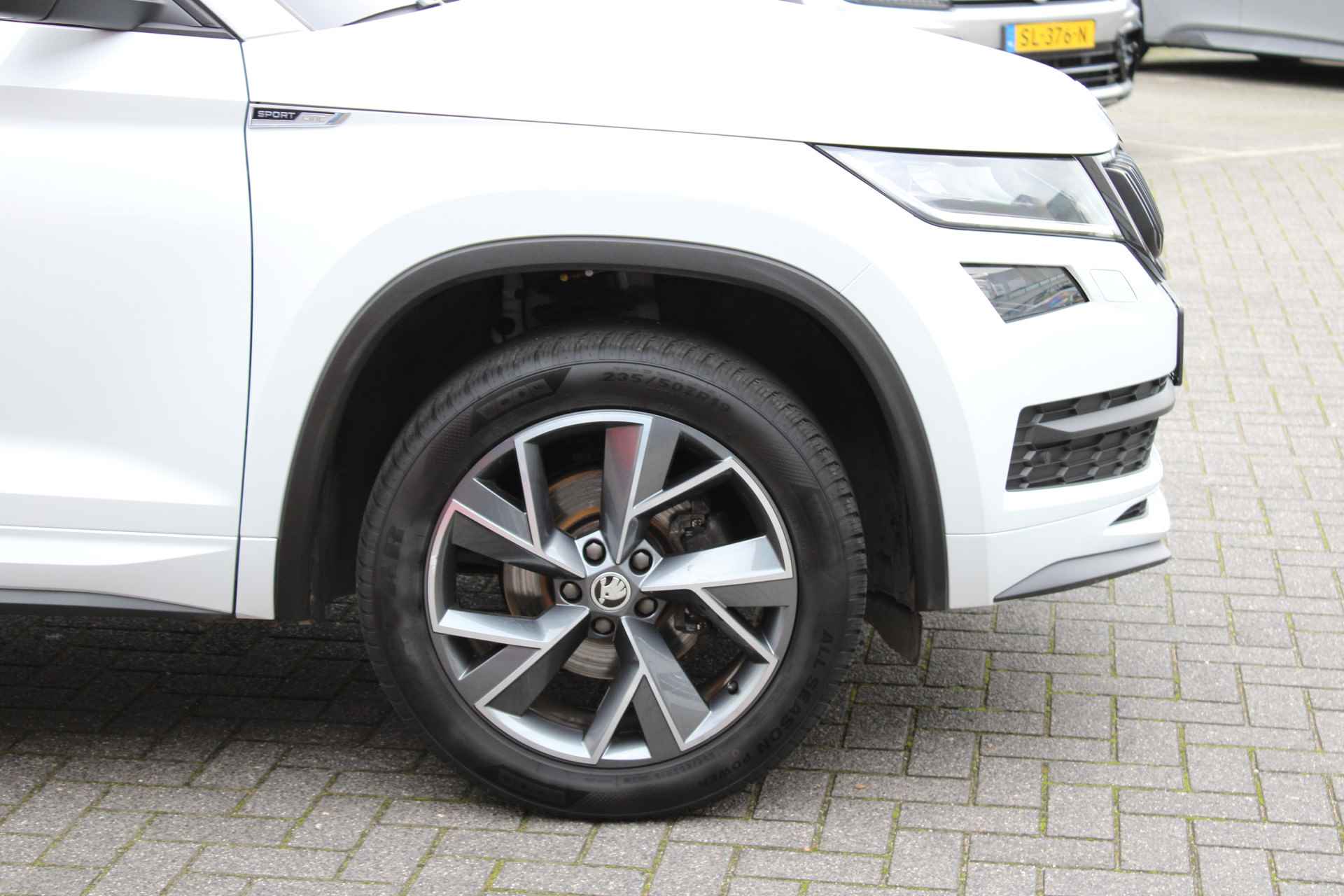 Škoda Kodiaq 1.5 TSI 150pk DSG Sportline / Virtual Cockpit / Elek. Zwenkbare Trekhaak / Memory Voorstoelen / LED / Stuur & Stoelverwarming / Achteruitrijcamera / 19" LMV - 14/43