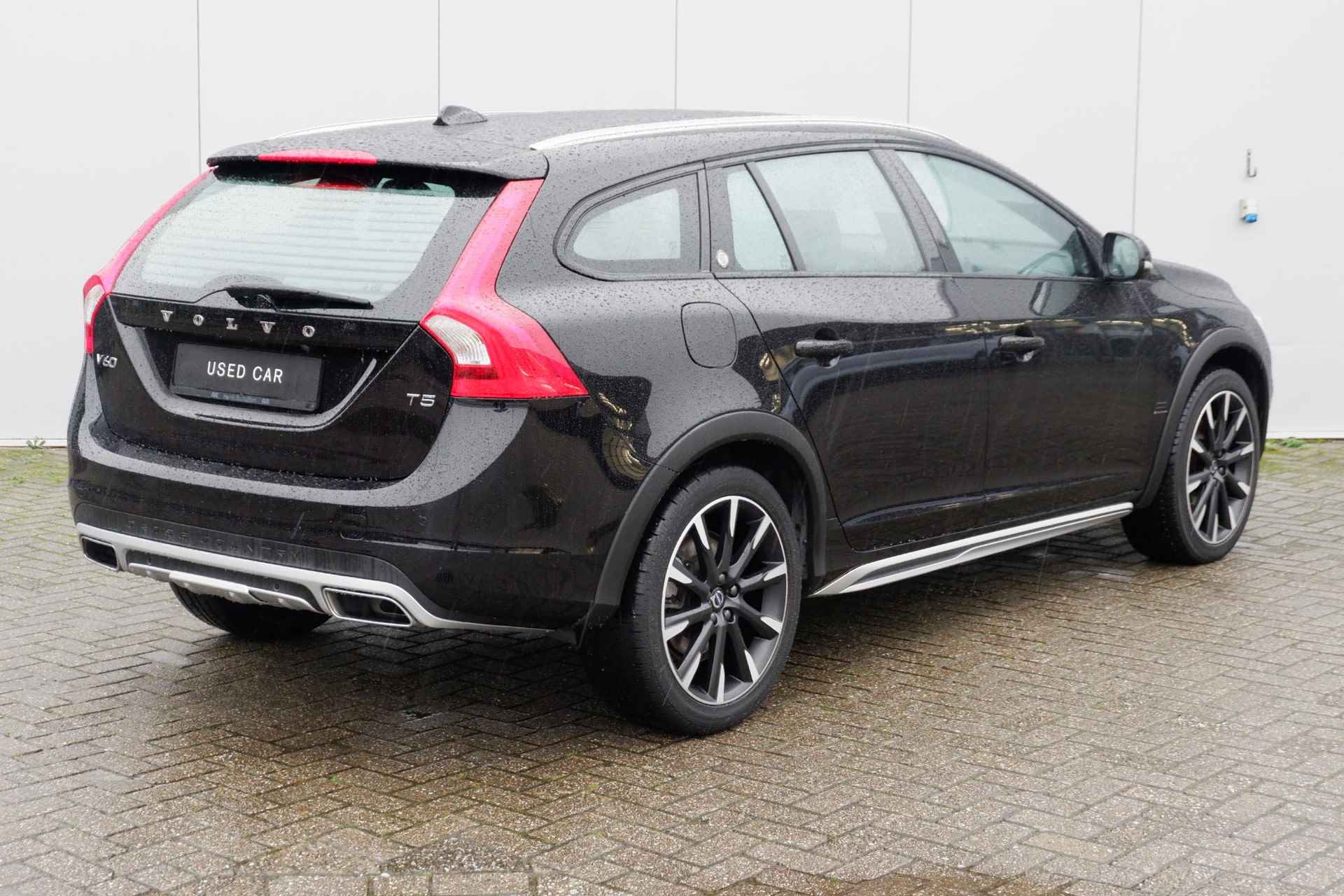 Volvo V60 Cross Country T5 AUT8 250PK Nordic+ Luxury, Adaptieve Cruise Control, BLIS Dodehoekdetectie, Trekhaak afneembaar, Glazen schuif-/kanteldak, 19" Bor lichtmetalen velgen, Elektrisch verstelbare voorstoelen, Stoelverwarming, Park Assist voor & achter met camera - 2/19