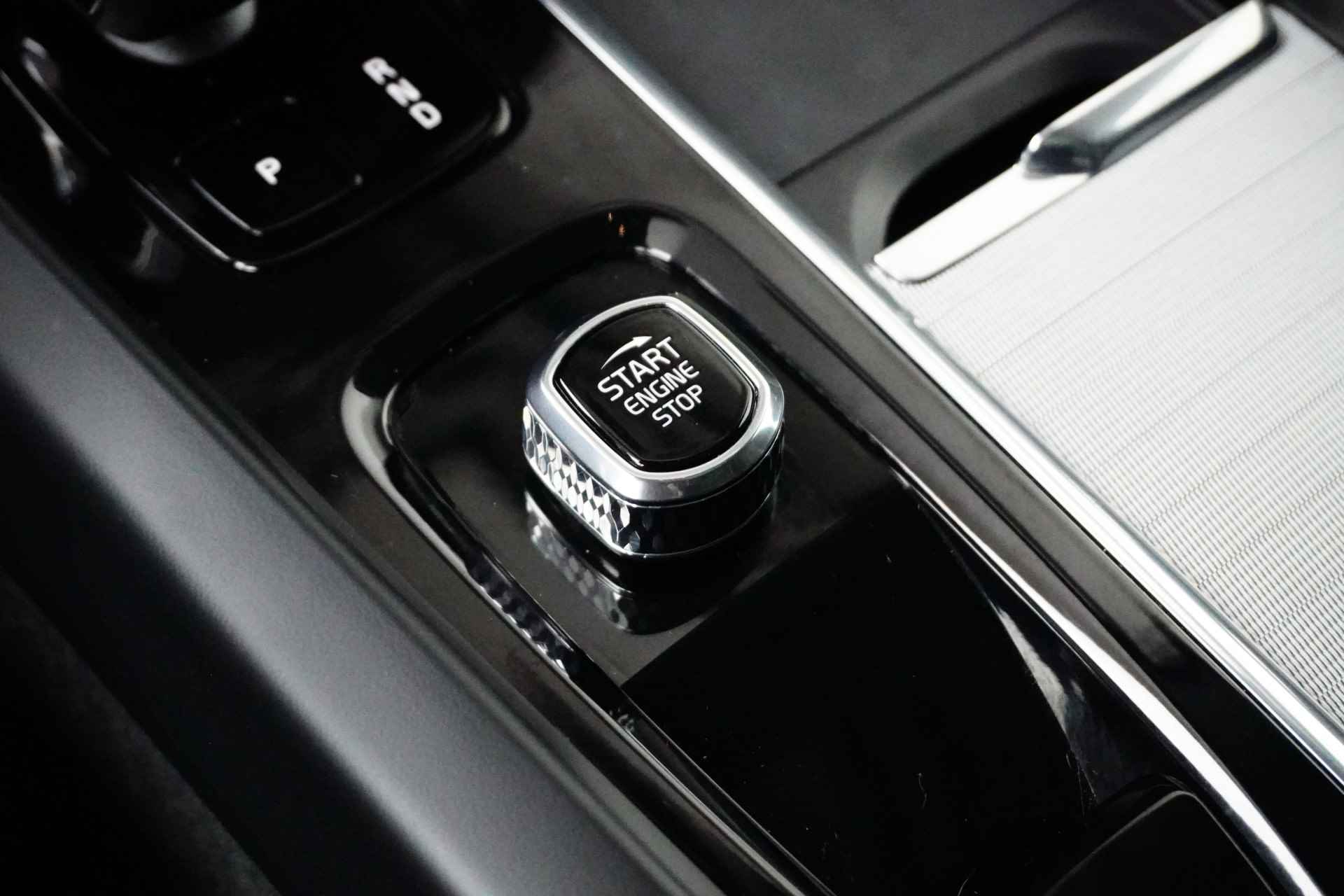 Volvo XC60 Recharge T6 AWD Ultimate Dark | Harman/ Kardon | Adaptieve Cruise | 22" | Trekhaak | HUD | - 28/35