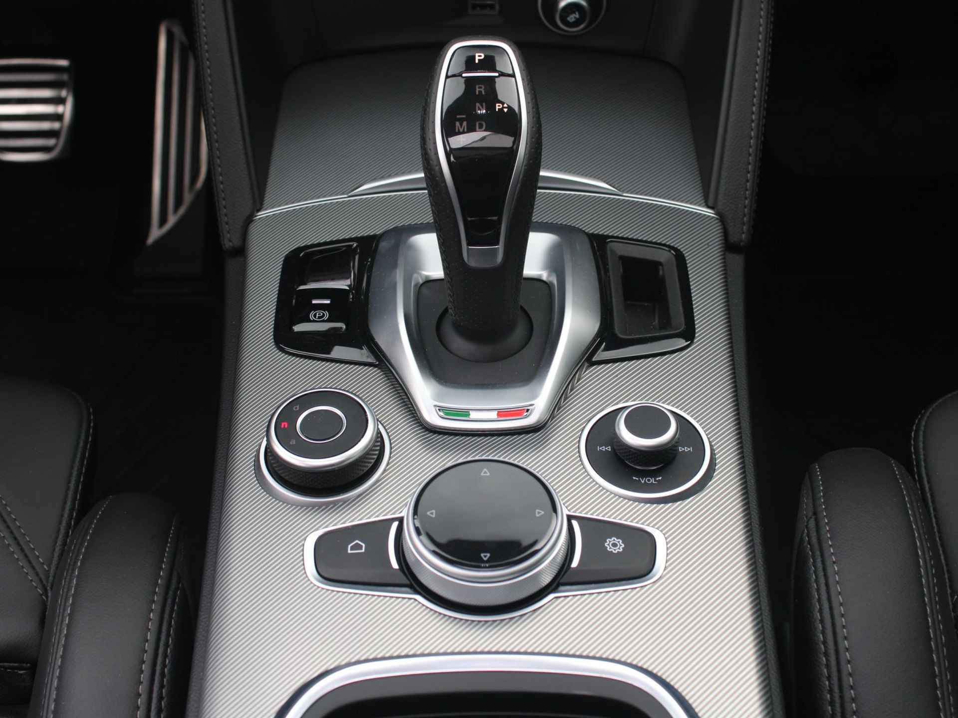 Alfa Romeo Stelvio 2.0 Turbo Aut. 320pk AWD Sprint | Veloce Int. | Xenon | Navi | Leder | Schuif-/Kanteldak | Apple Carplay | 20" | Adas 2 | Stoel-/stuurverwarming | Camera - 21/37