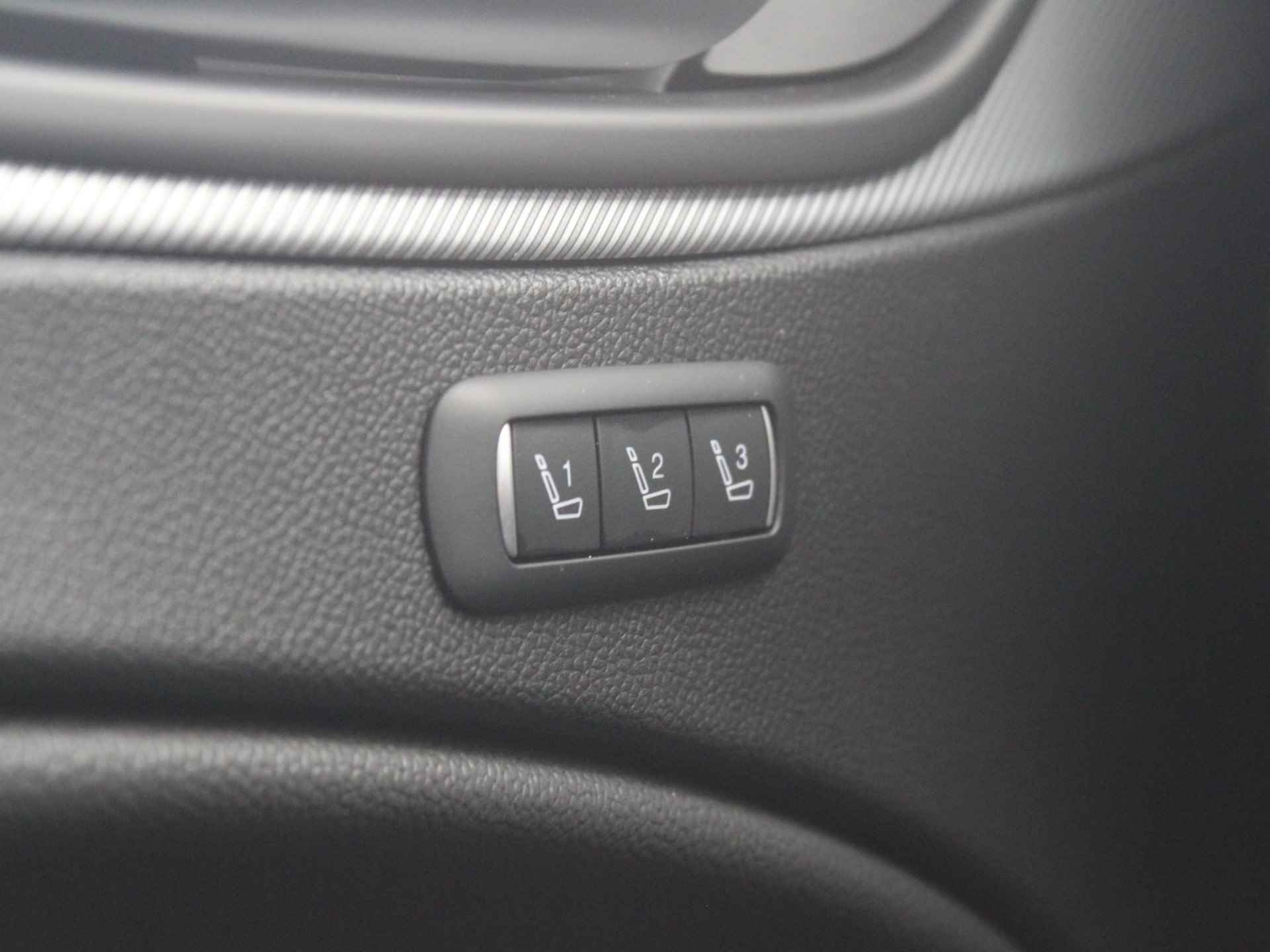 Alfa Romeo Stelvio 2.0 Turbo Aut. 320pk AWD Sprint | Veloce Int. | Xenon | Navi | Leder | Schuif-/Kanteldak | Apple Carplay | 20" | Adas 2 | Stoel-/stuurverwarming | Camera - 28/37