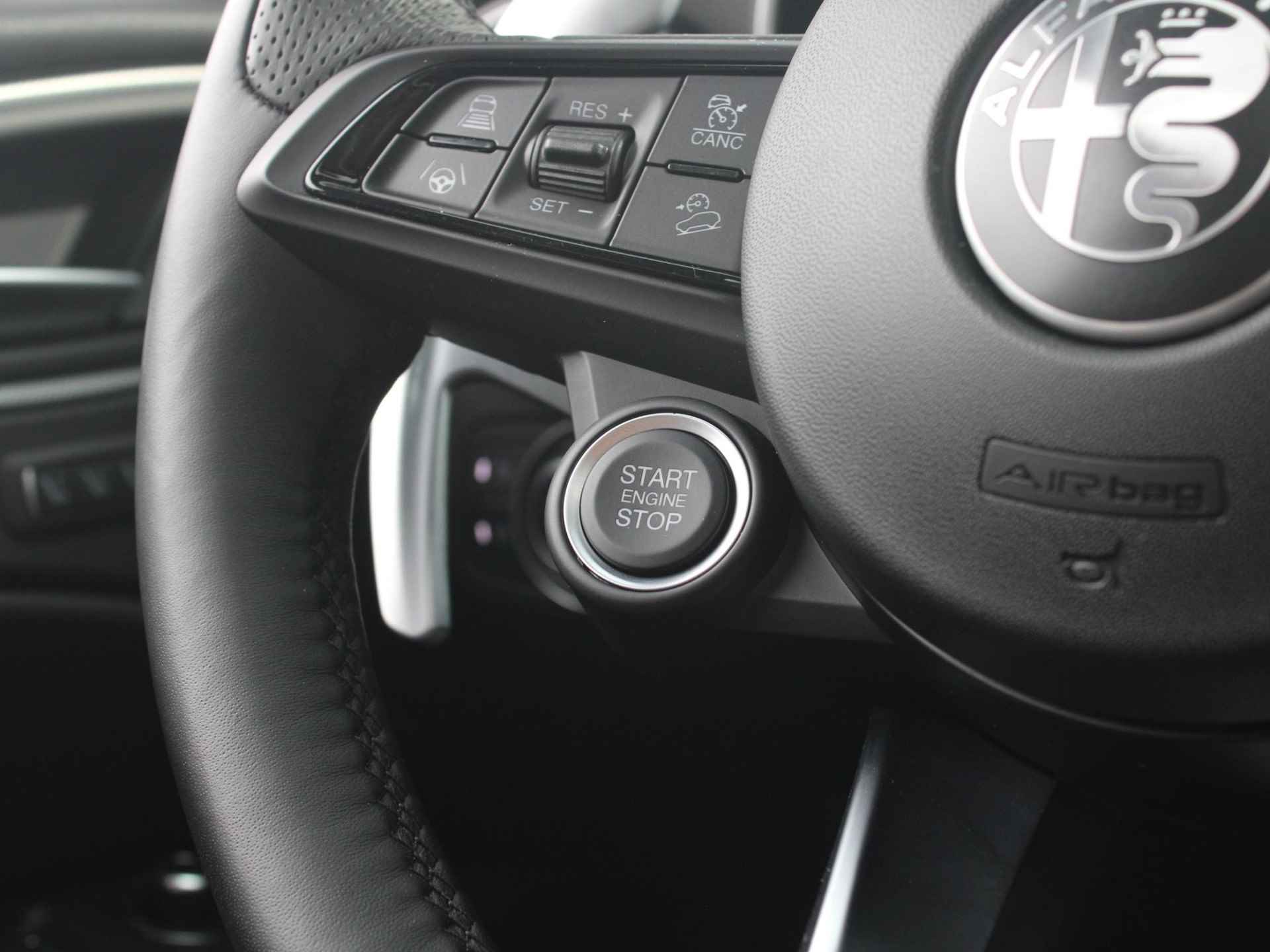 Alfa Romeo Stelvio 2.0 Turbo Aut. 320pk AWD Sprint | Veloce Int. | Xenon | Navi | Leder | Schuif-/Kanteldak | Apple Carplay | 20" | Adas 2 | Stoel-/stuurverwarming | Camera - 32/37
