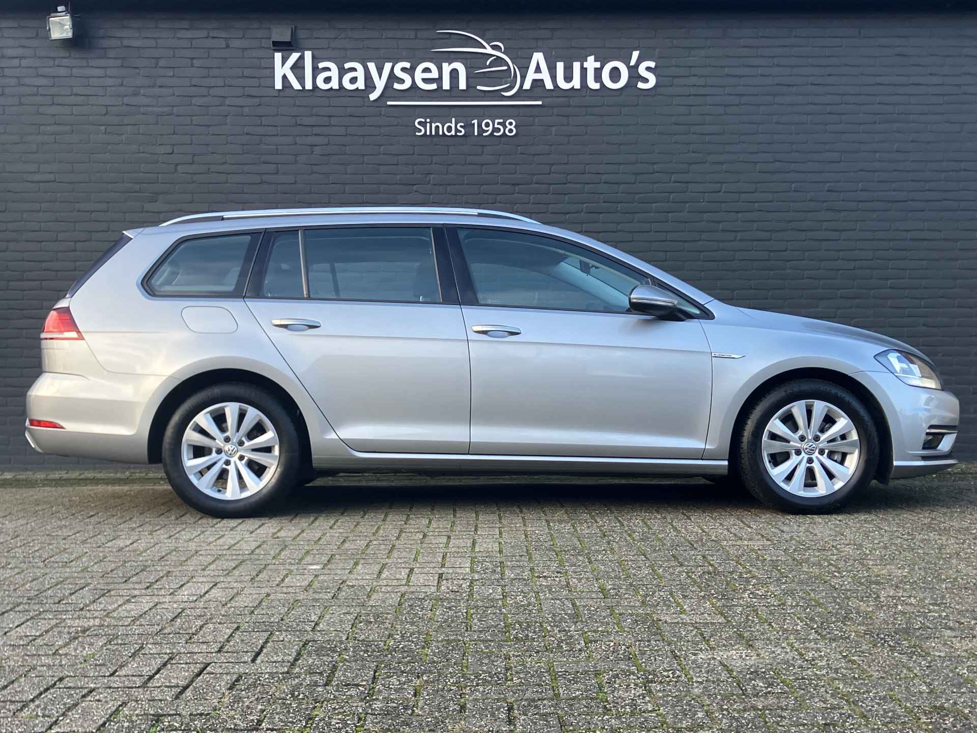 Volkswagen GOLF Variant 1.5 TSI Comfortline Business | 1e eigenaar | dealer onderh. | navigatie | sportstoelen | apple carplay | adaptieve cruise - 5/36