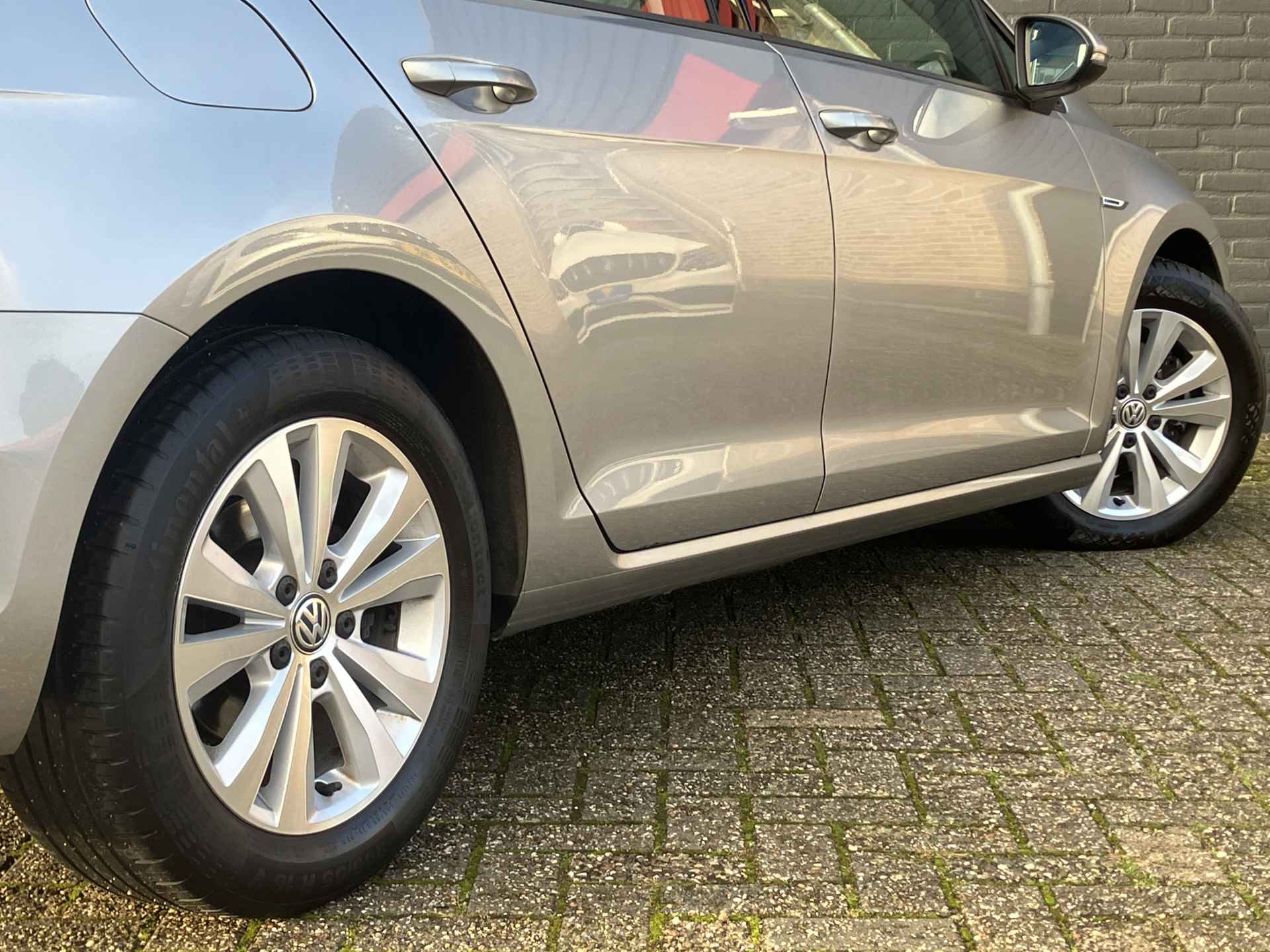 Volkswagen GOLF Variant 1.5 TSI Comfortline Business | 1e eigenaar | dealer onderh. | navigatie | sportstoelen | apple carplay | adaptieve cruise - 11/36