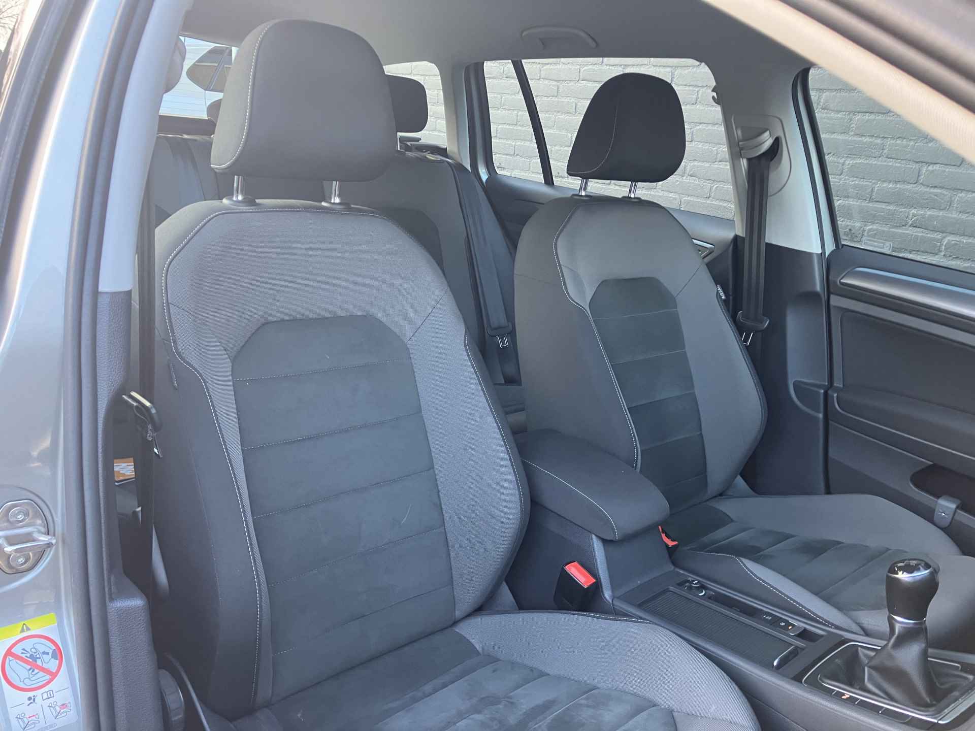 Volkswagen GOLF Variant 1.5 TSI Comfortline Business | 1e eigenaar | dealer onderh. | navigatie | sportstoelen | apple carplay | adaptieve cruise - 19/36