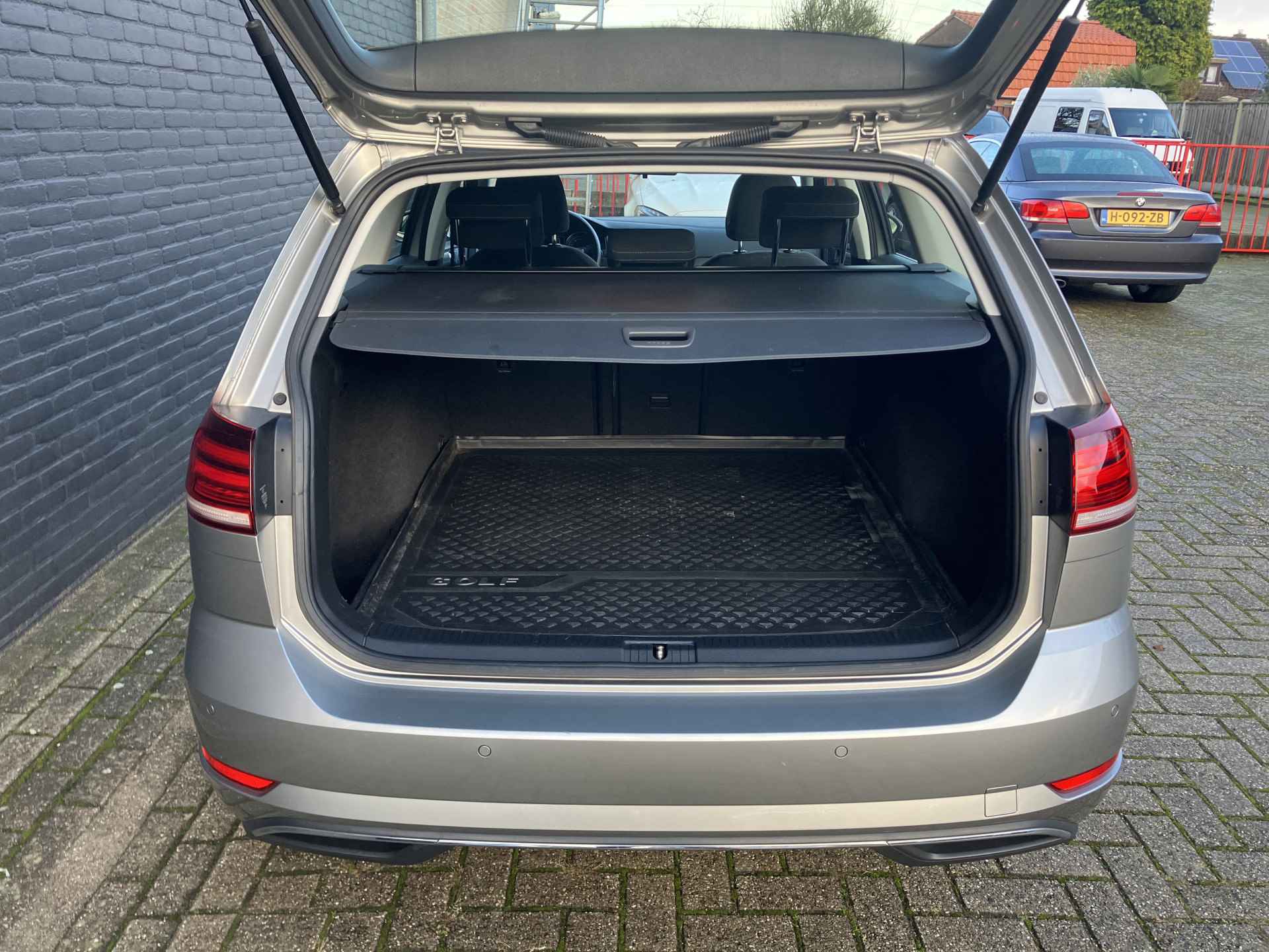 Volkswagen GOLF Variant 1.5 TSI Comfortline Business | 1e eigenaar | dealer onderh. | navigatie | sportstoelen | apple carplay | adaptieve cruise - 21/36