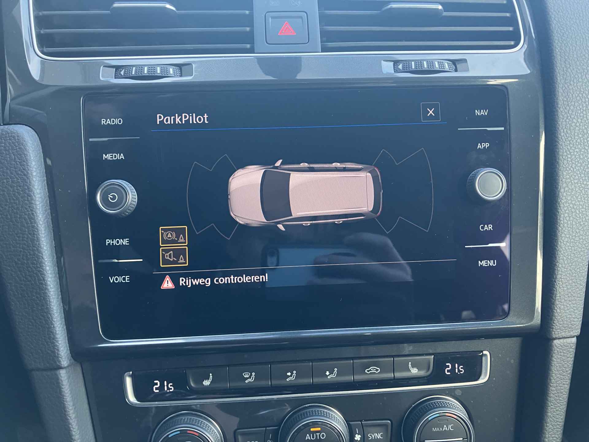 Volkswagen GOLF Variant 1.5 TSI Comfortline Business | 1e eigenaar | dealer onderh. | navigatie | sportstoelen | apple carplay | adaptieve cruise - 27/36