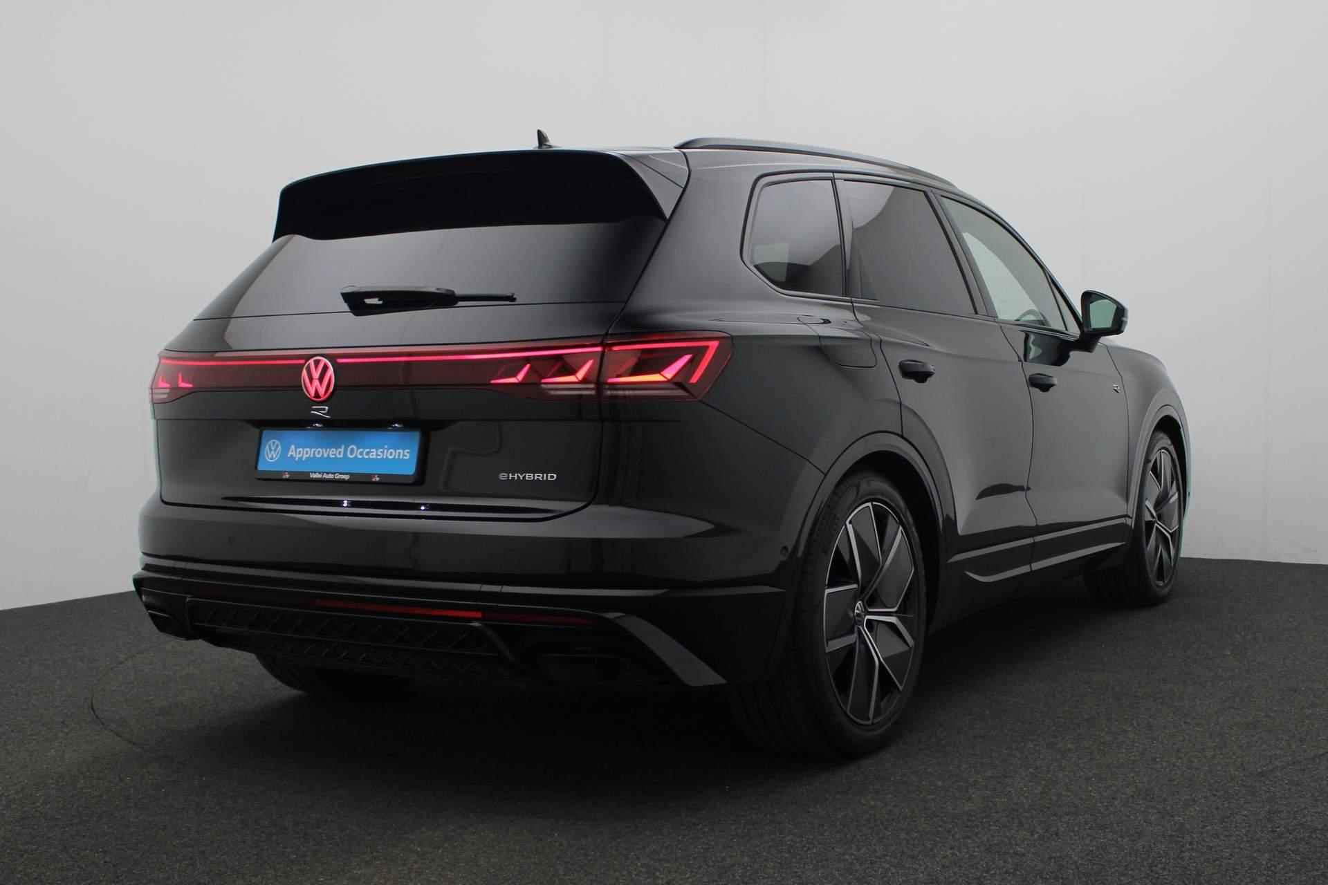 Volkswagen Touareg 3.0 TSi 462PK tiptronic eHybrid 4MOTION R | Pano | Luchtvering | Trekhaak | Adaptief onderstel | HUD | 360 Camera | Dynaudio | Nachtzicht | - 5/52