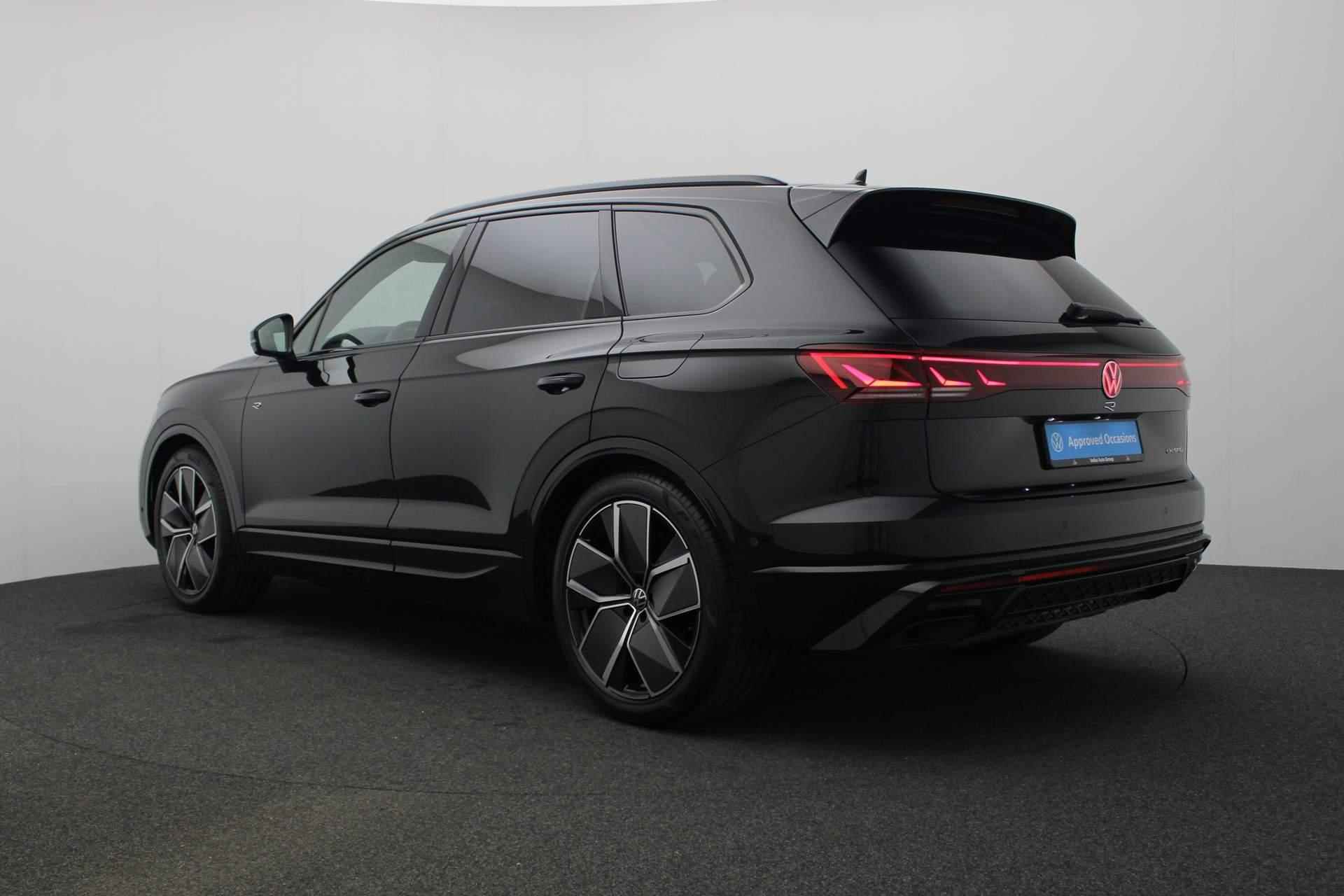 Volkswagen Touareg 3.0 TSi 462PK tiptronic eHybrid 4MOTION R | Pano | Luchtvering | Trekhaak | Adaptief onderstel | HUD | 360 Camera | Dynaudio | Nachtzicht | - 41/52