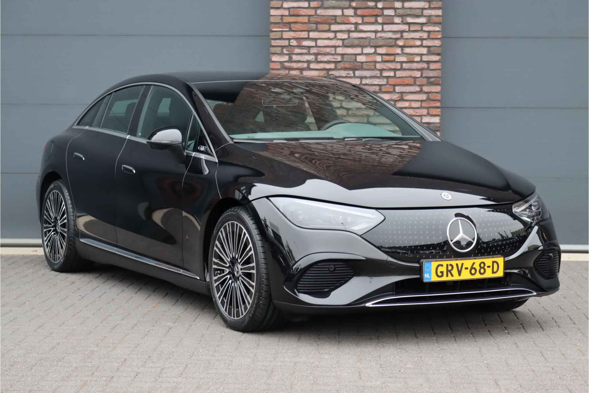 Mercedes-Benz EQE 300 Luxury Line 89 kWh | Hyperscreen | Luchtvering | Distronic+ | Trekhaak | Burmester | Memory | Warmtepomp | Rijassistentiepakket+ | Keyless Go | Leder | Digital Light | - 4/47